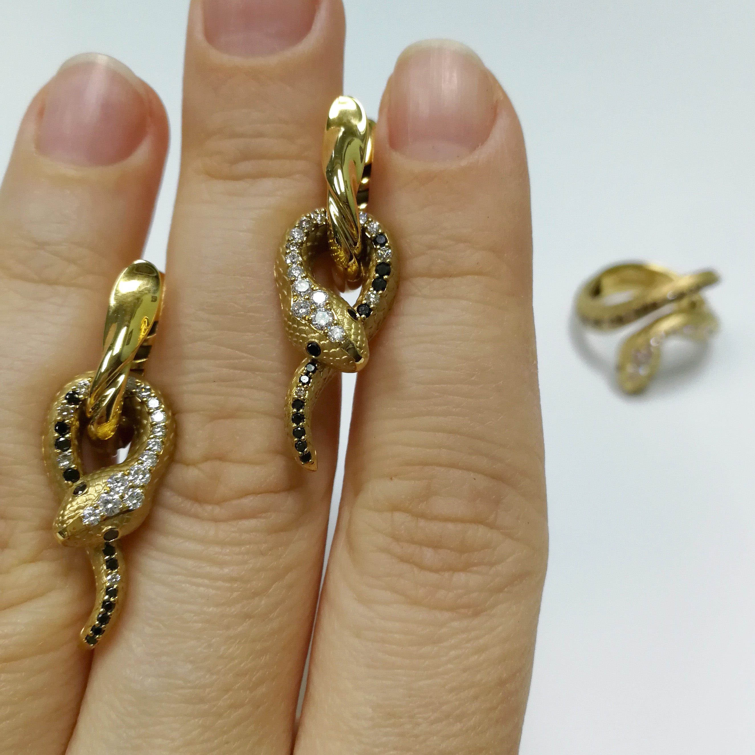 Diamonds 18K Yellow Gold Snake Earrings, E 0188-0