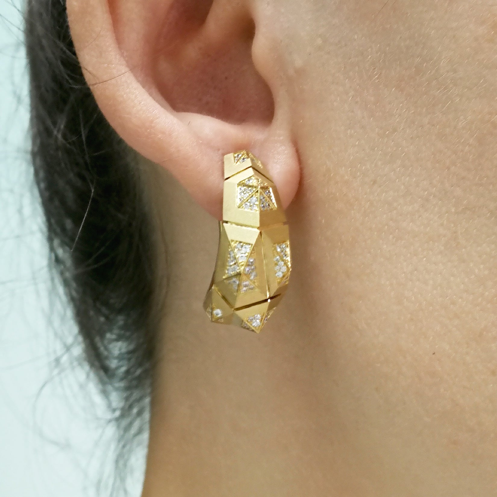 E 0191-4, 18K Yellow Gold, Diamonds Earrings