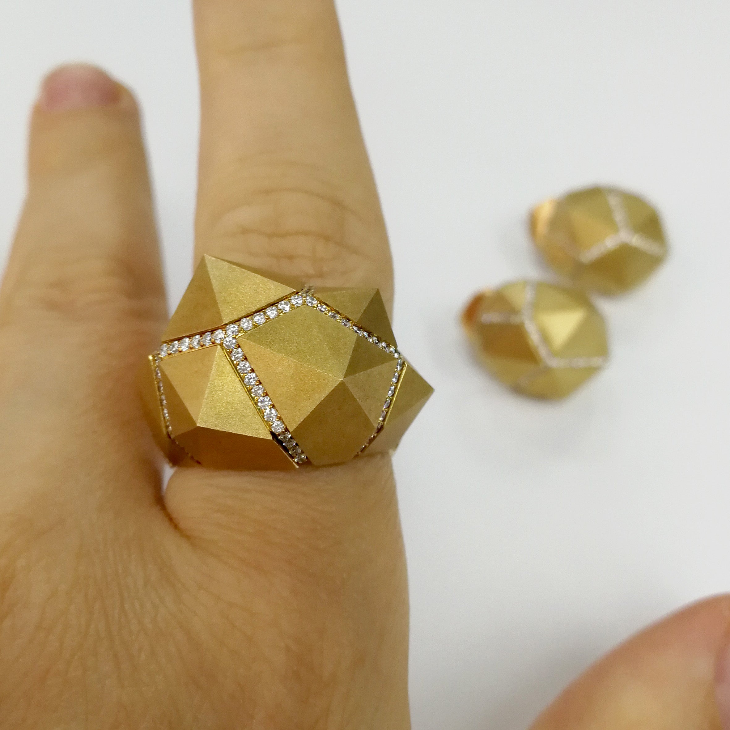 R 0191-0, 18K Yellow Gold, Diamonds Ring