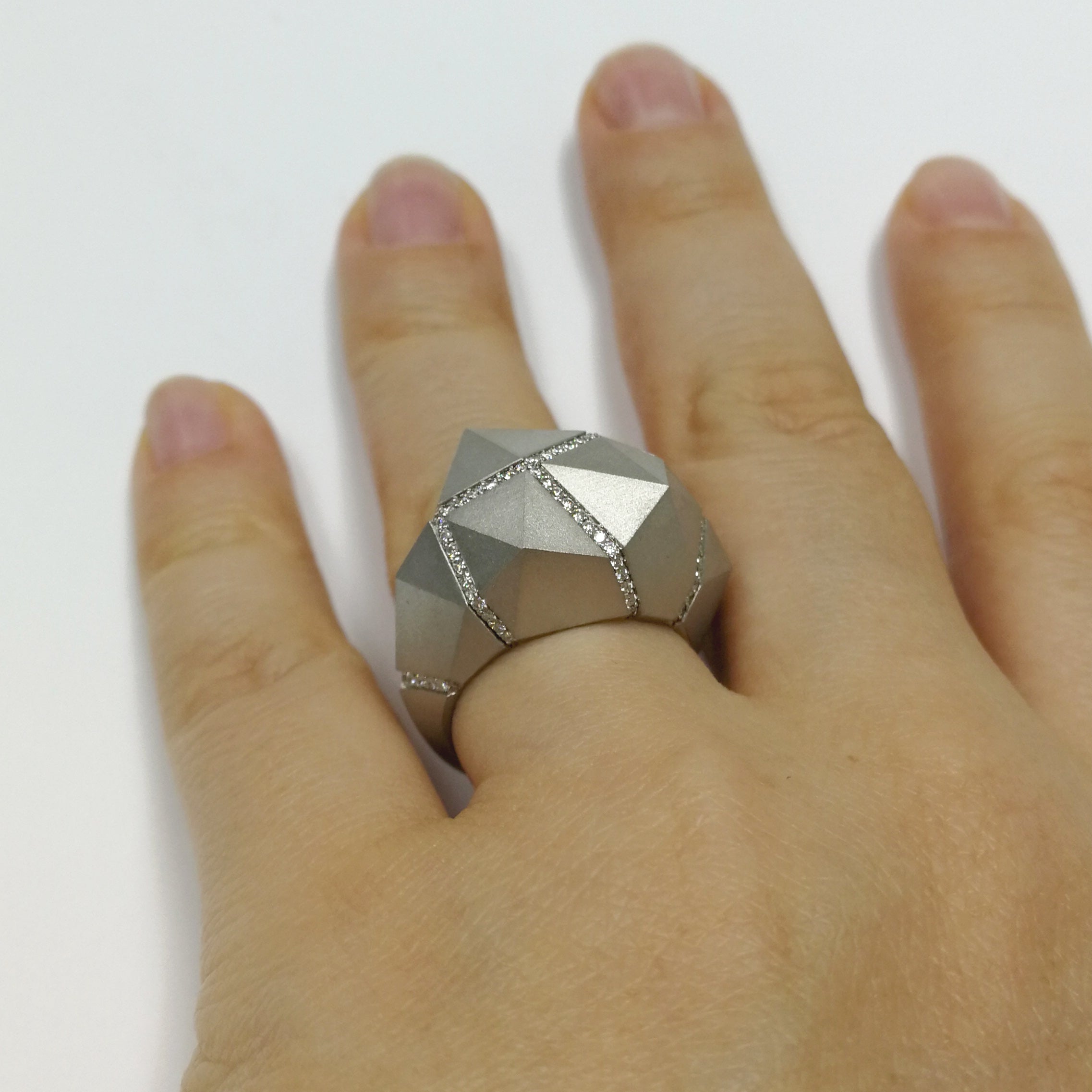 Diamonds 18K White Gold Ring, R 0191-0