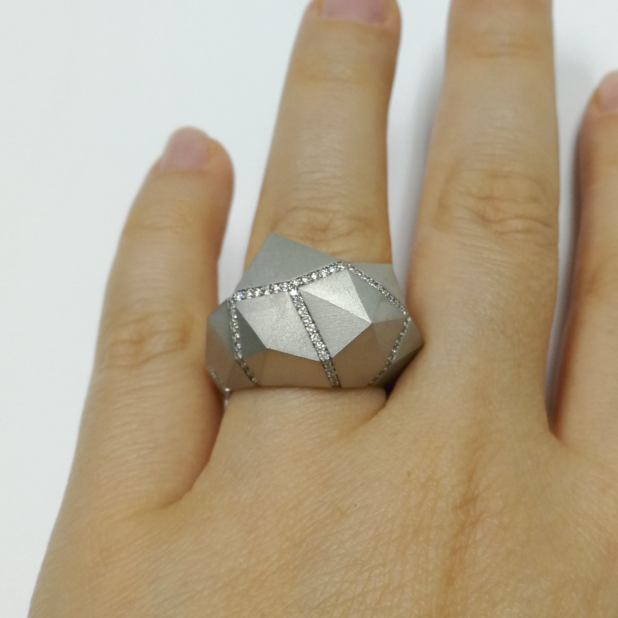 Diamonds 18K White Gold Ring, R 0191-0