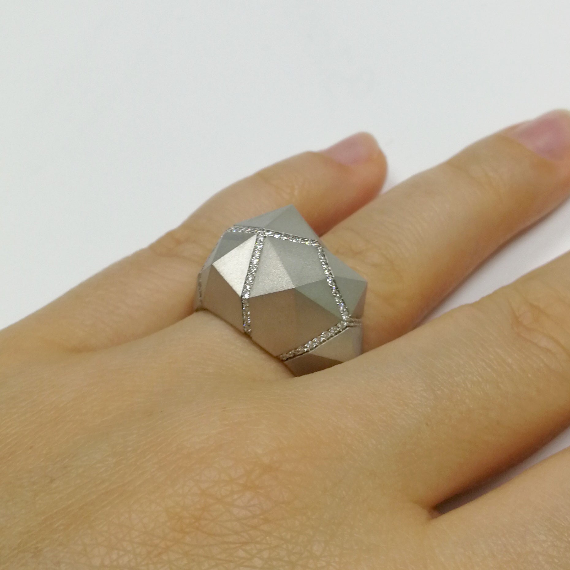 Diamonds 18K White Gold Ring, R 0191-0