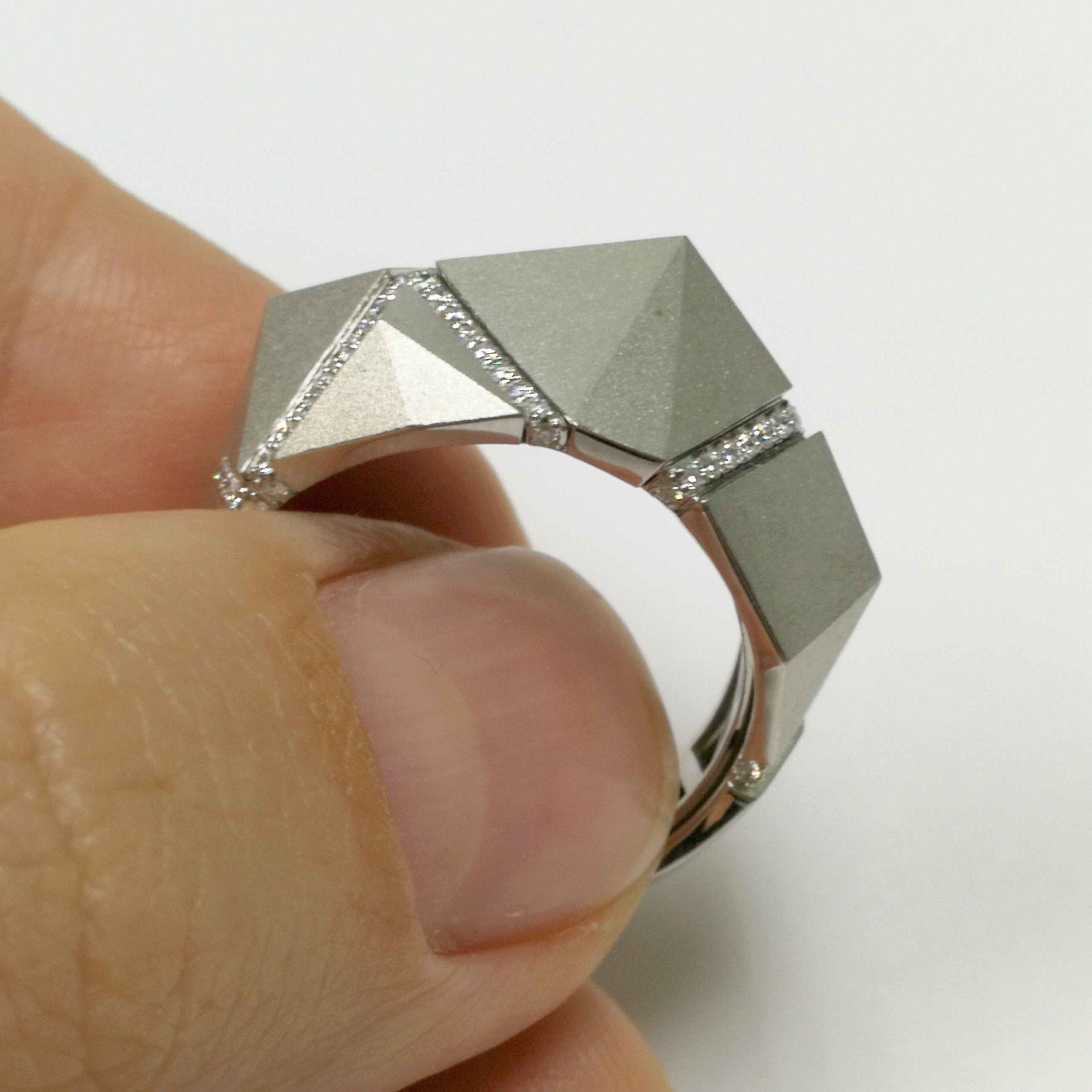 Diamonds 18K White Gold Ring, R 0191-2