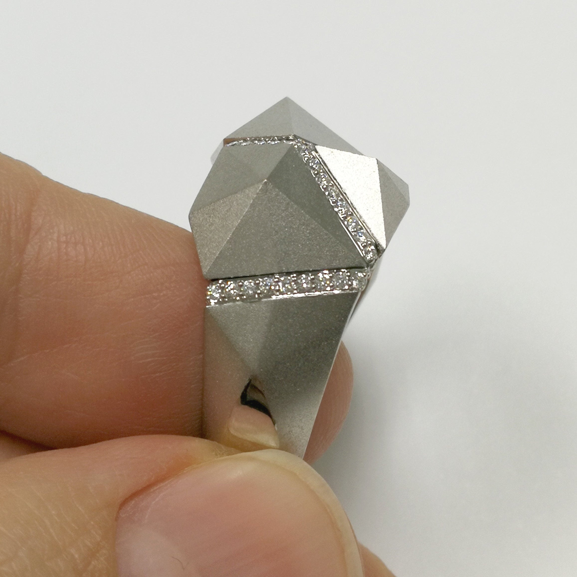 Diamonds 18K White Gold Ring, R 0191-2