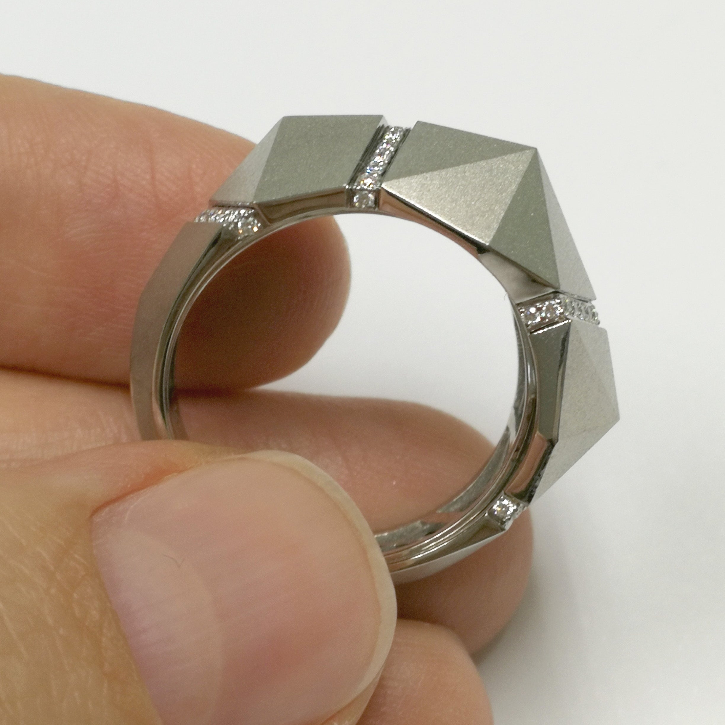 Diamonds 18K White Gold Ring, R 0191-2