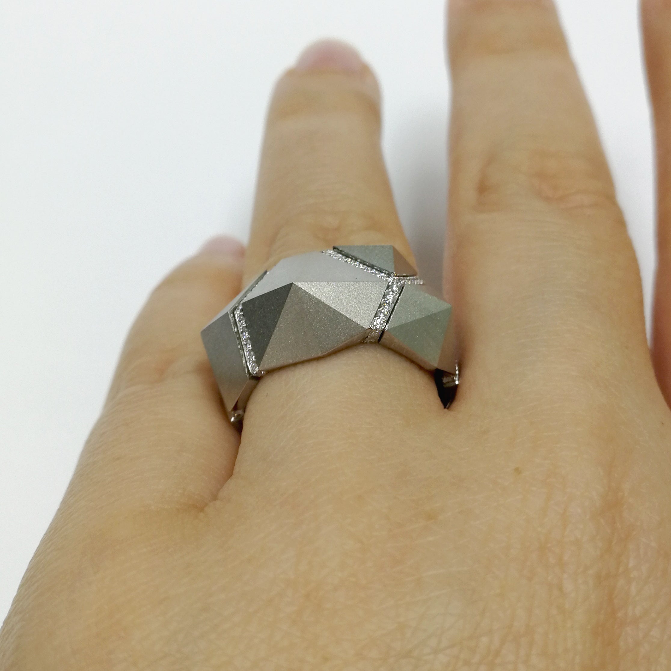 Diamonds 18K White Gold Ring, R 0191-2