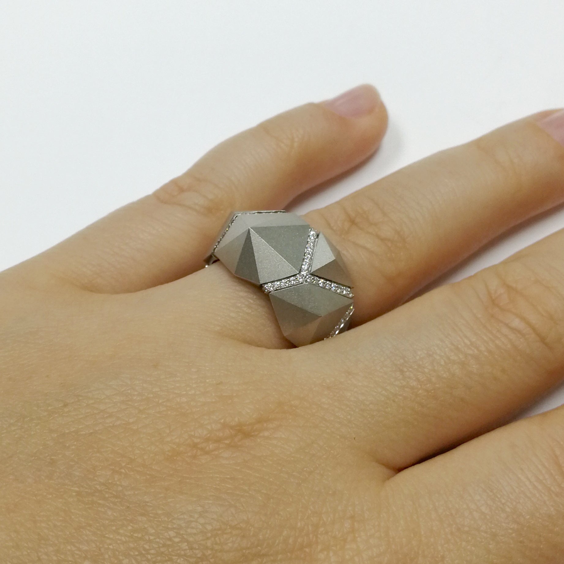 Diamonds 18K White Gold Ring, R 0191-2