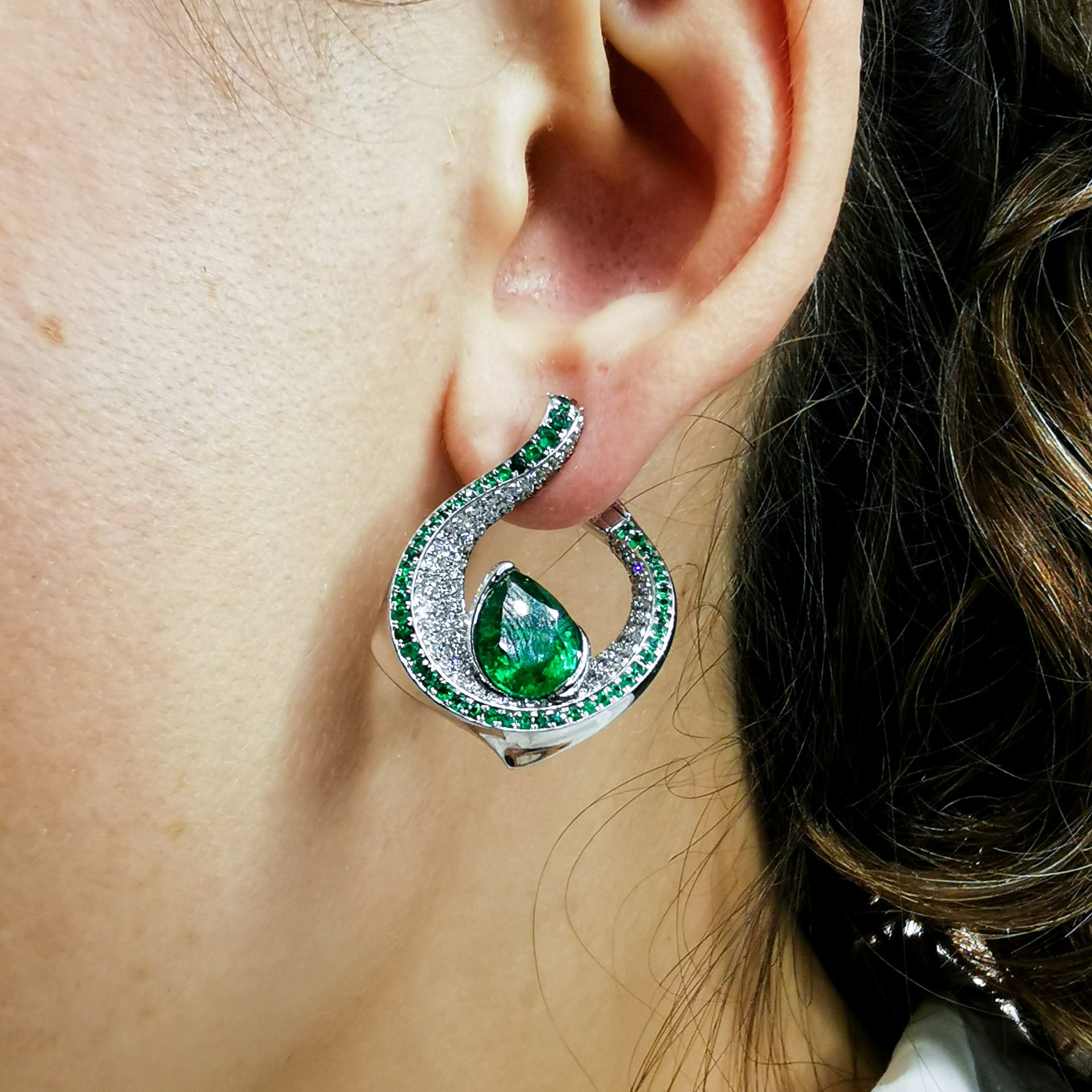 Emerald, Diamonds 18K White Gold Earrings, E 0120-0