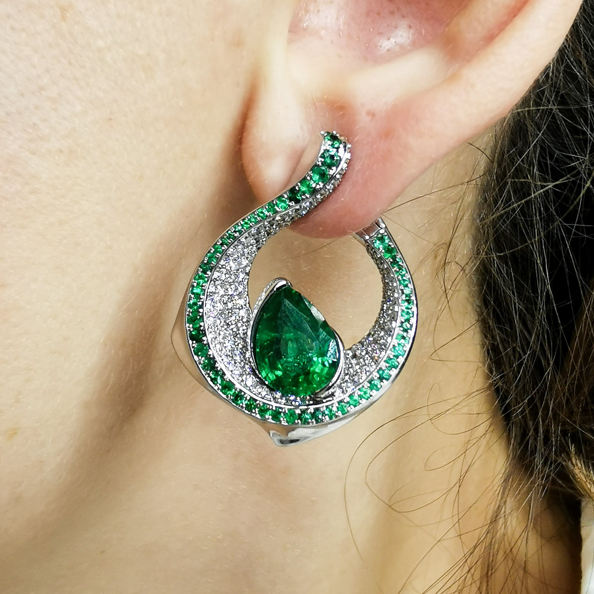 Emerald, Diamonds 18K White Gold Earrings, E 0120-0