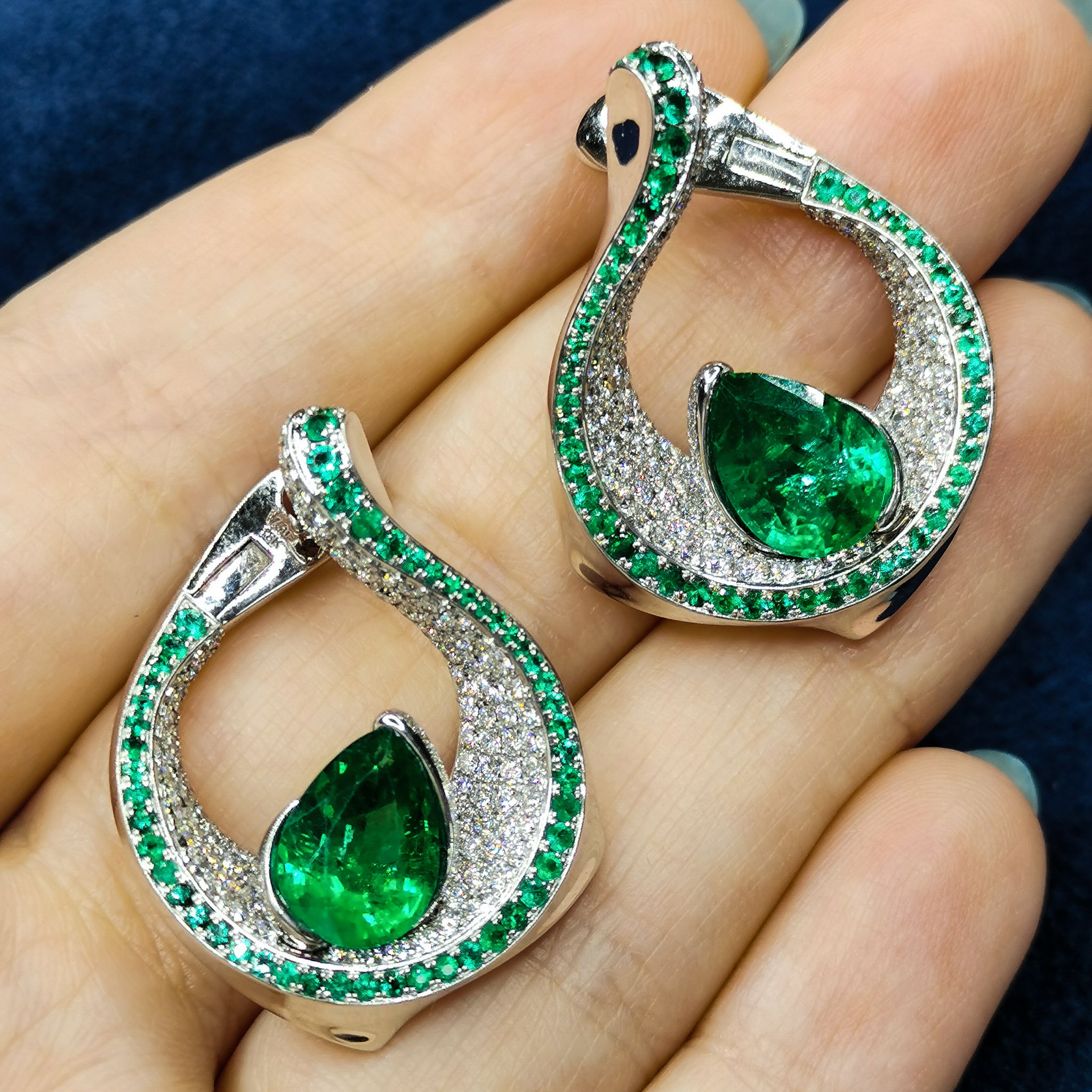 Emerald, Diamonds 18K White Gold Earrings, E 0120-0
