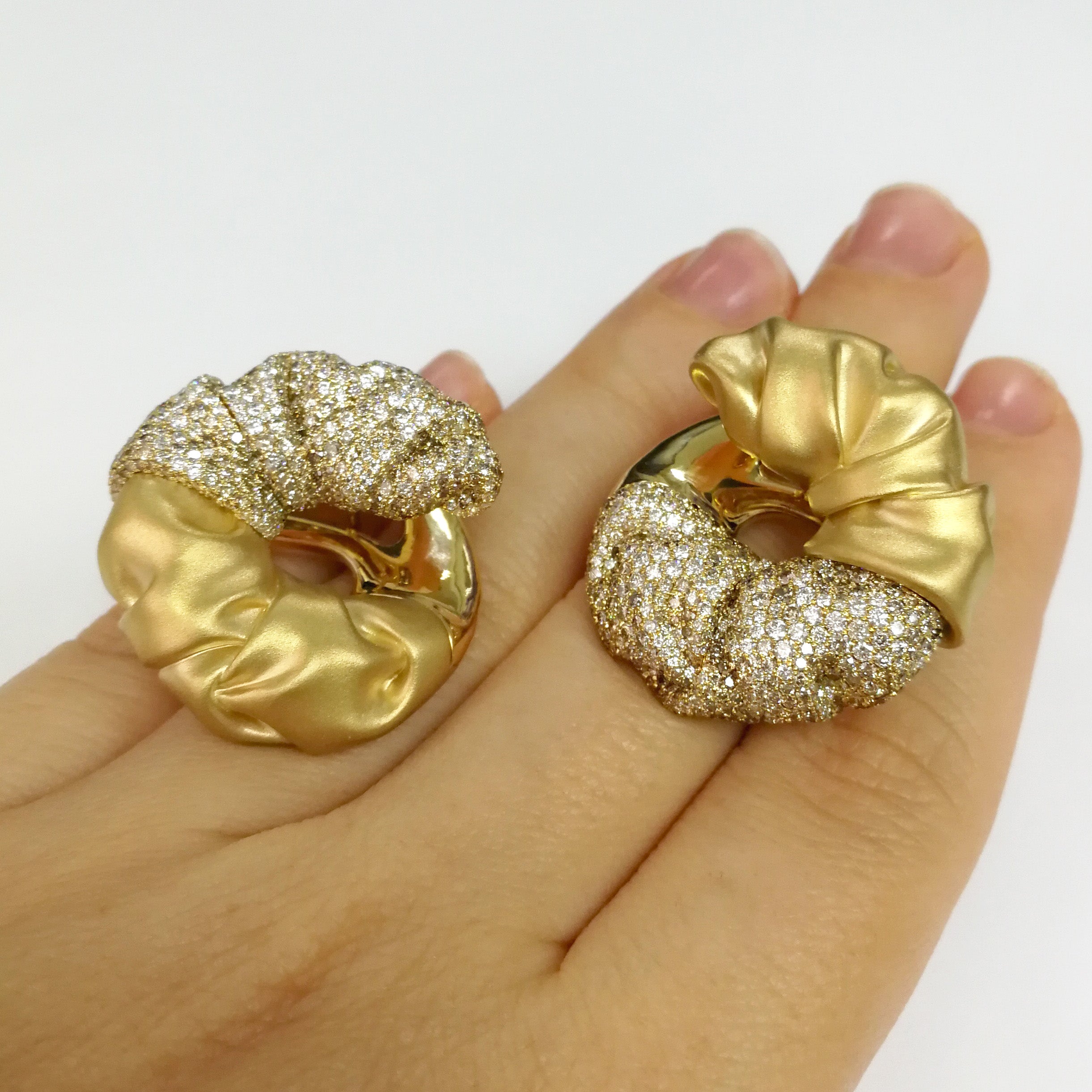 White and Champagne Diamonds 18K Yellow Gold Earrings, E 0132-3