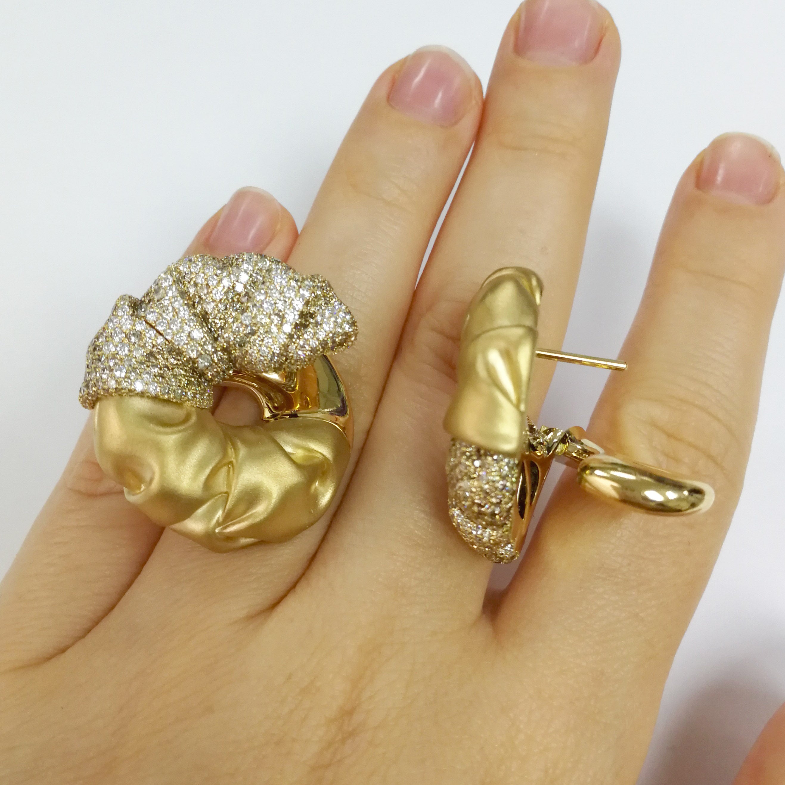 White and Champagne Diamonds 18K Yellow Gold Earrings, E 0132-3