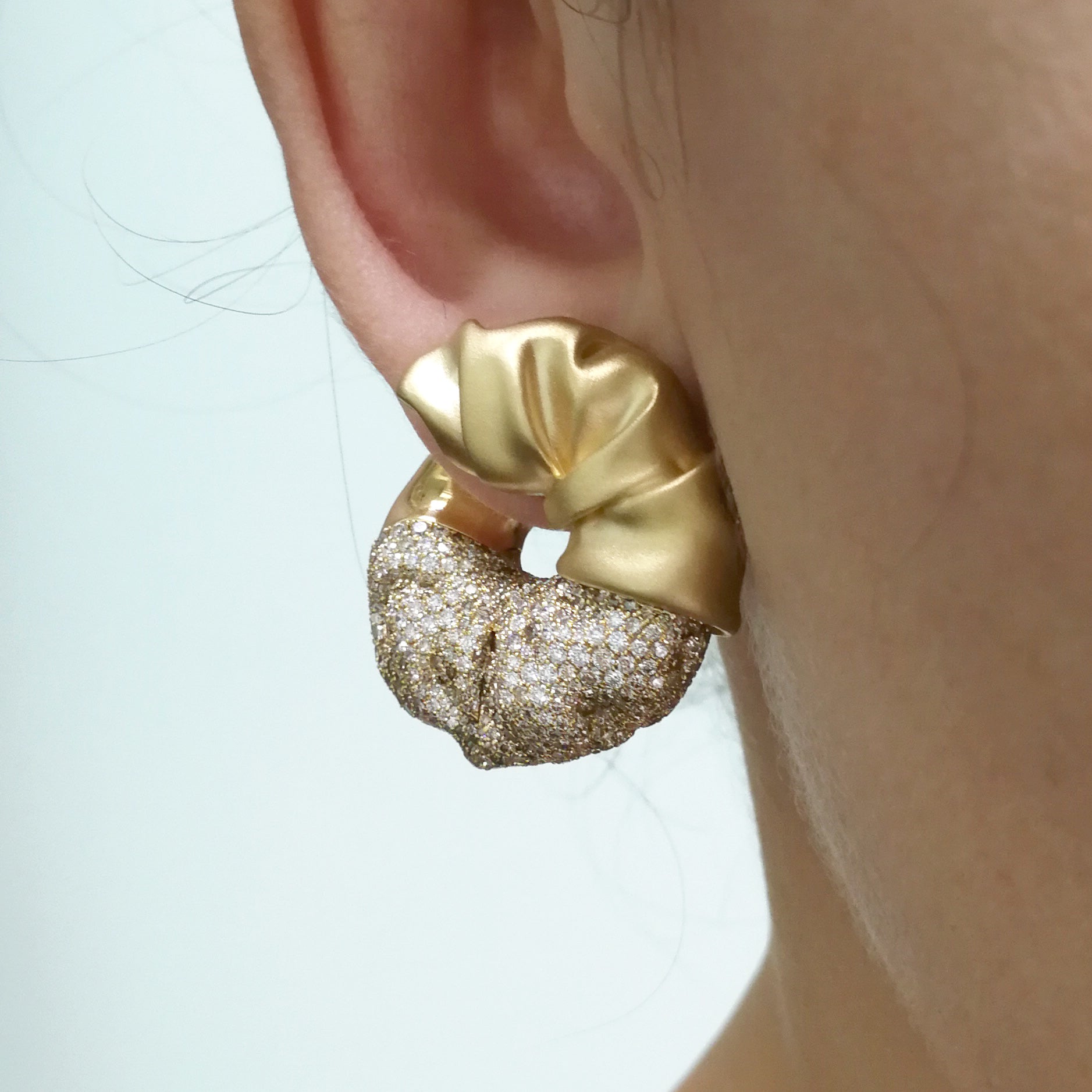 White and Champagne Diamonds 18K Yellow Gold Earrings, E 0132-3
