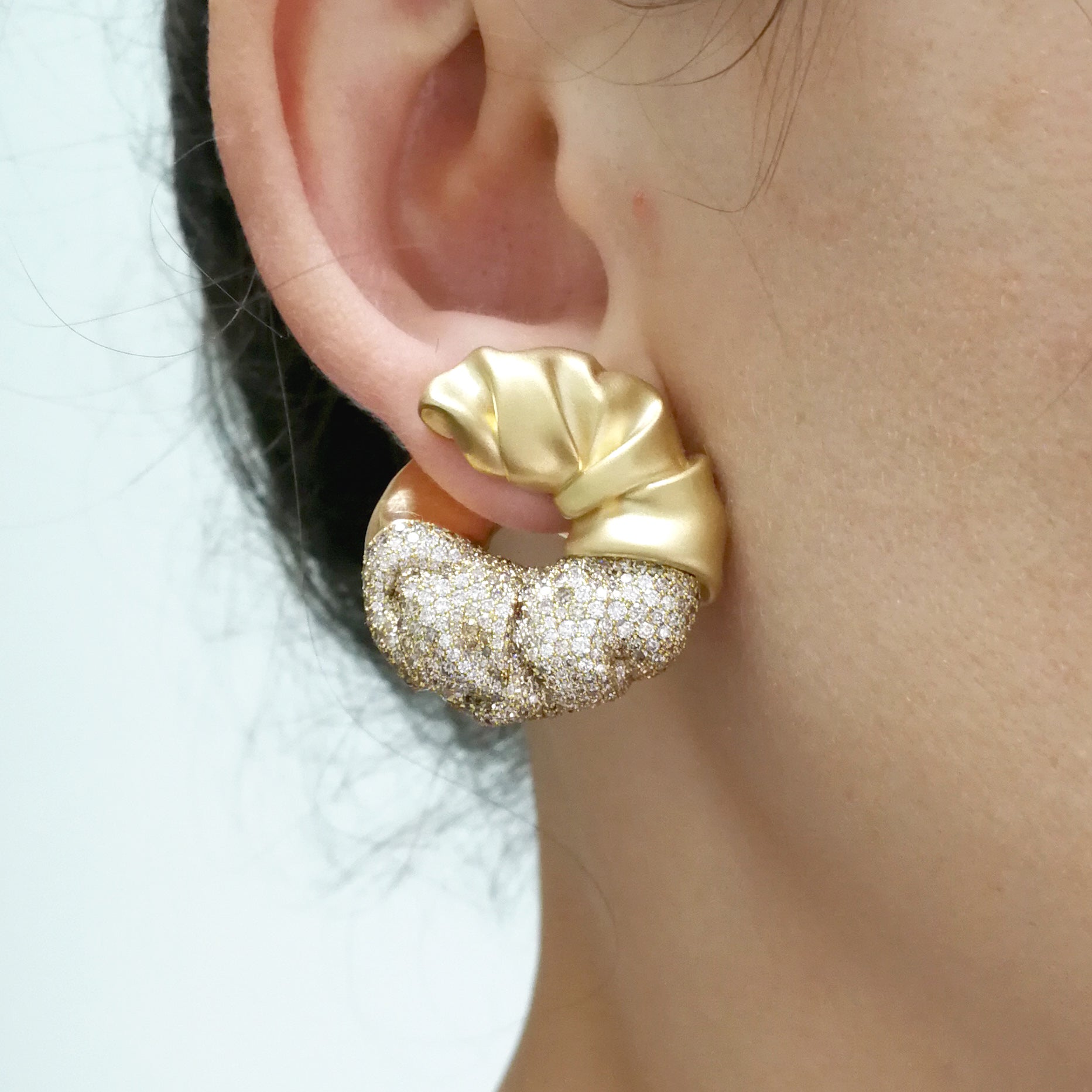 White and Champagne Diamonds 18K Yellow Gold Earrings, E 0132-3
