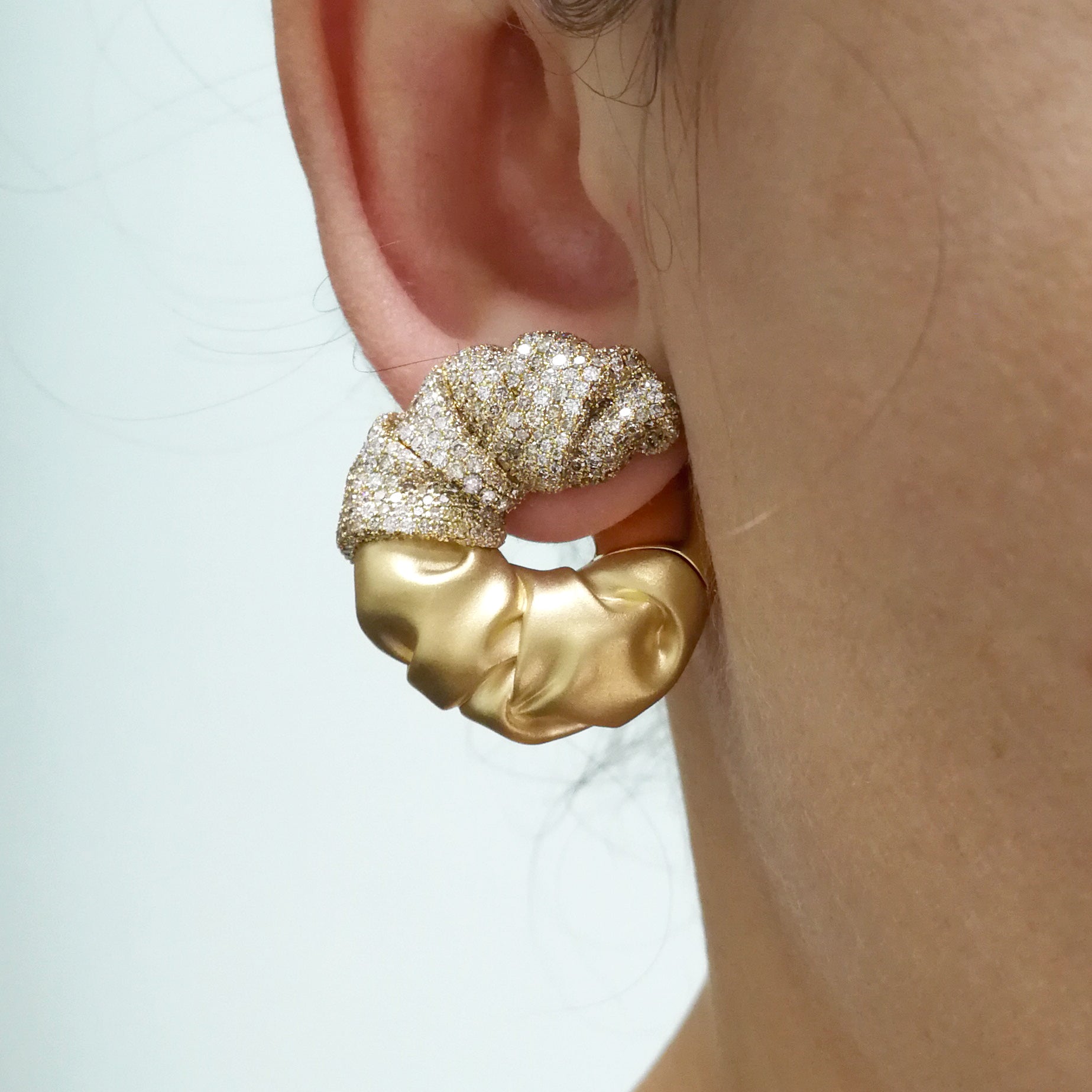 White and Champagne Diamonds 18K Yellow Gold Earrings, E 0132-3