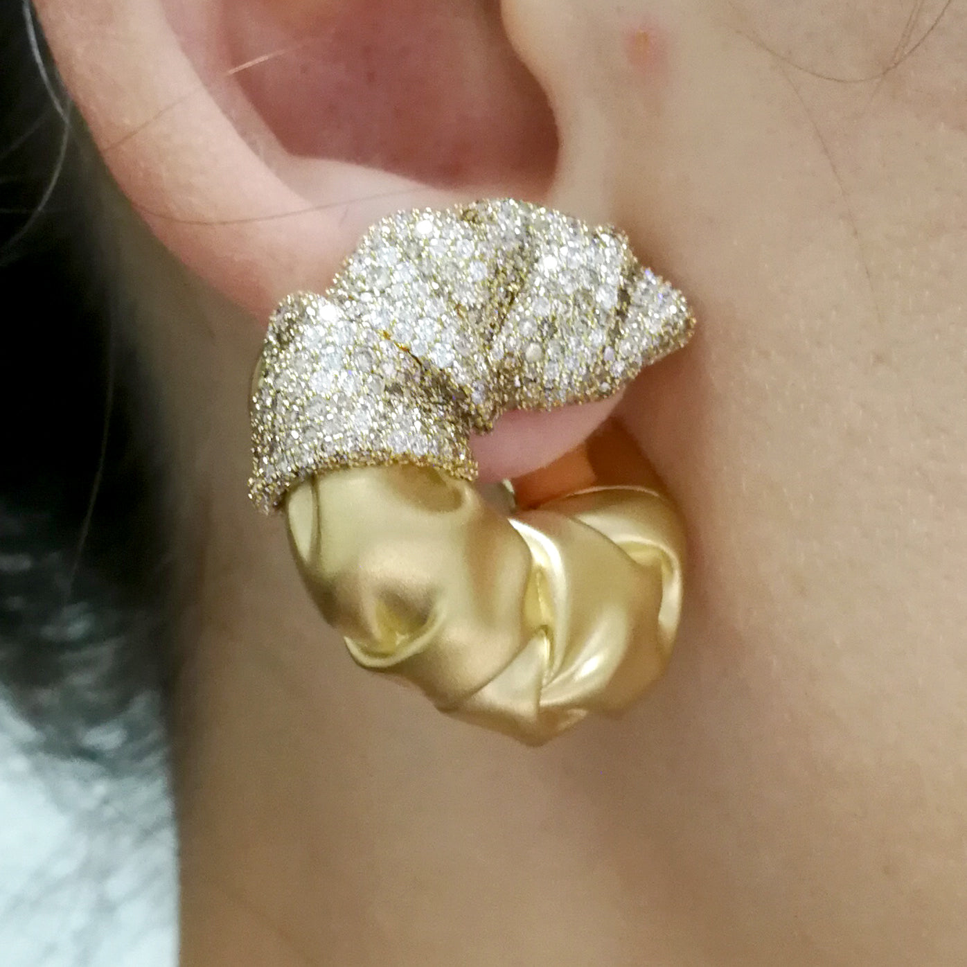 White and Champagne Diamonds 18K Yellow Gold Earrings, E 0132-3