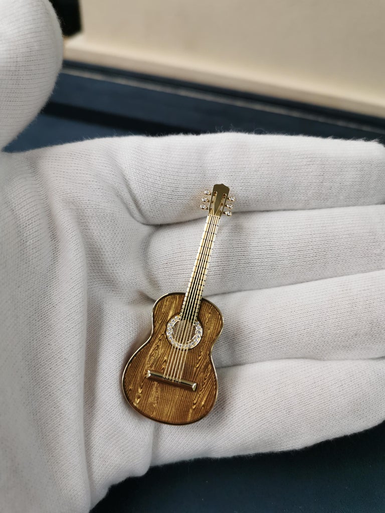 Enamel, Diamonds 18K Yellow Gold Spanish Guitar Brooch, Brs 0267-6