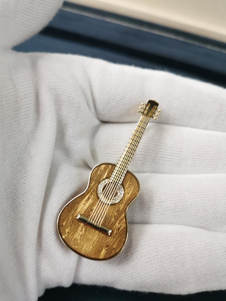 Enamel, Diamonds 18K Yellow Gold Spanish Guitar Brooch, Brs 0267-6