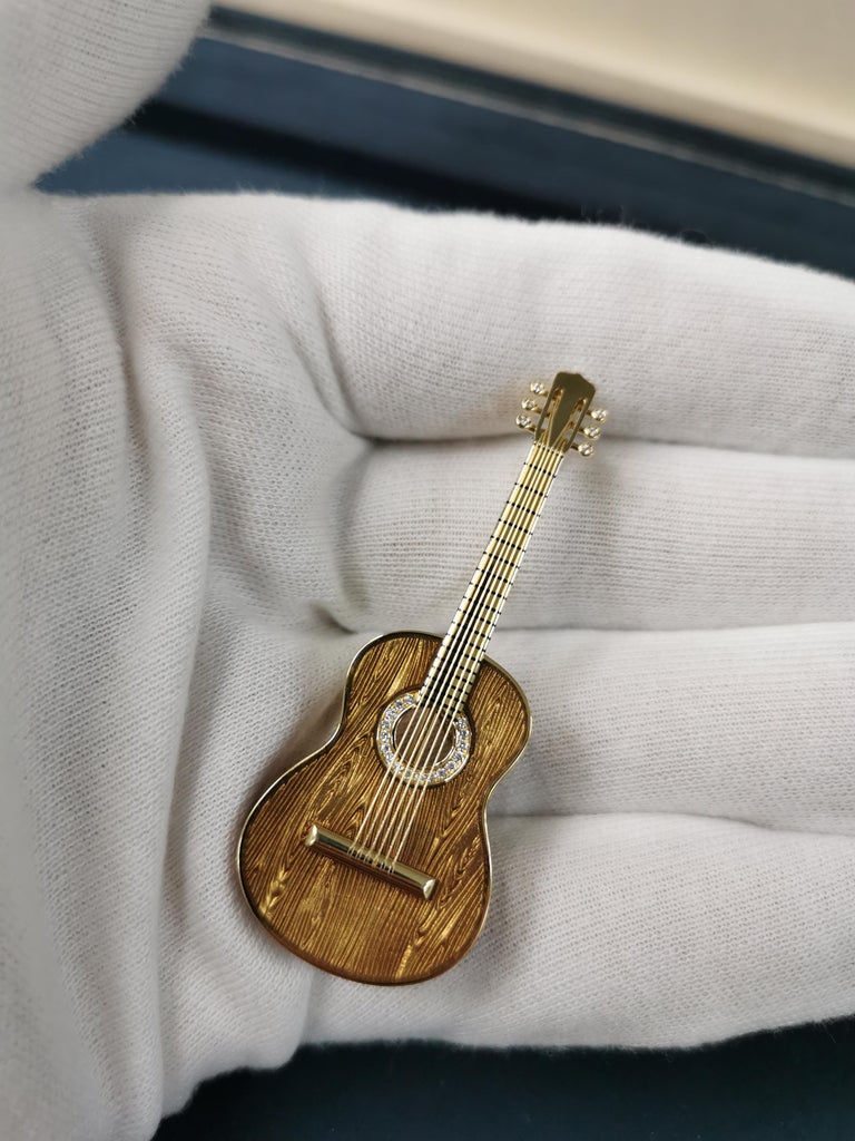 Enamel, Diamonds 18K Yellow Gold Spanish Guitar Brooch, Brs 0267-6