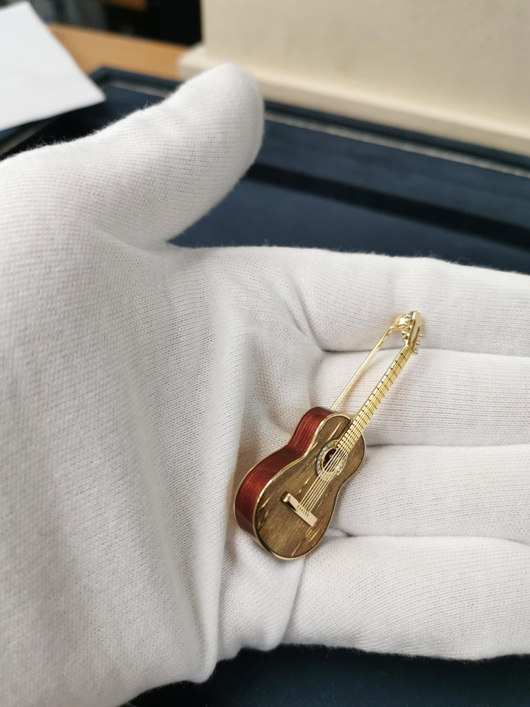 Enamel, Diamonds 18K Yellow Gold Spanish Guitar Brooch, Brs 0267-6
