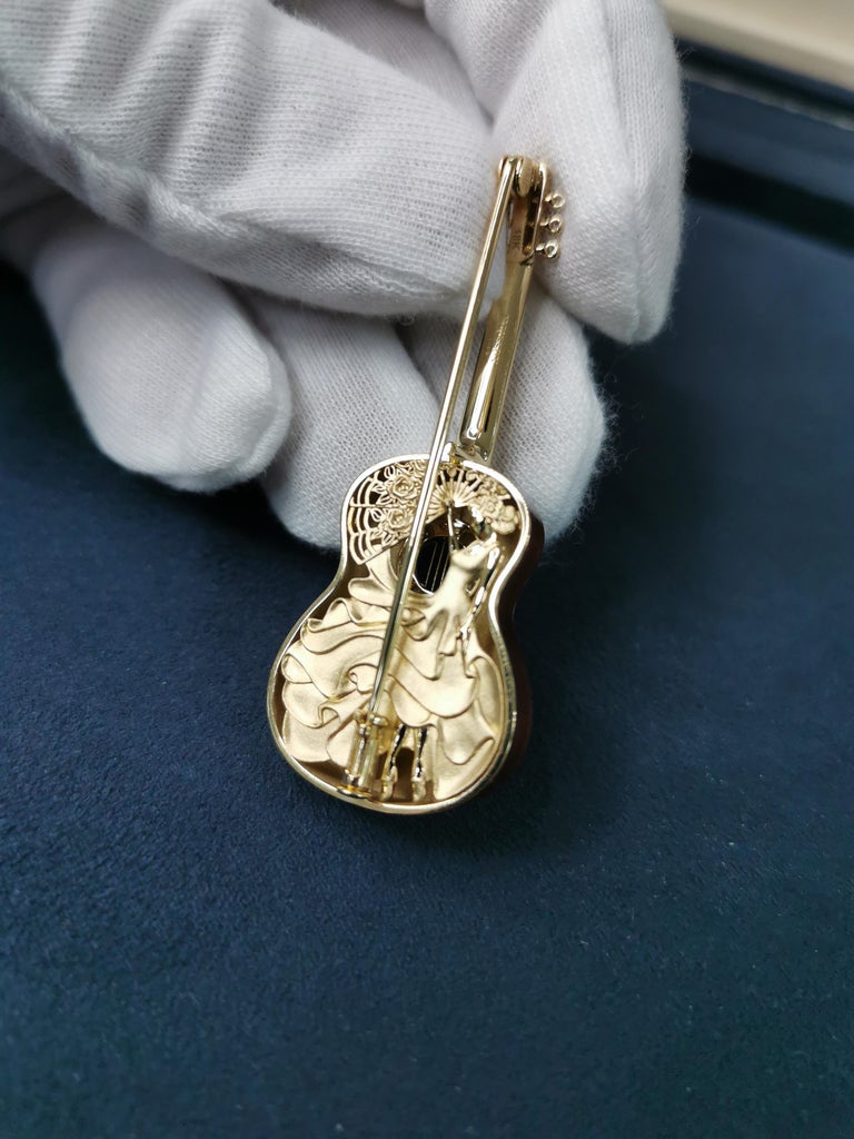 Enamel, Diamonds 18K Yellow Gold Spanish Guitar Brooch, Brs 0267-6