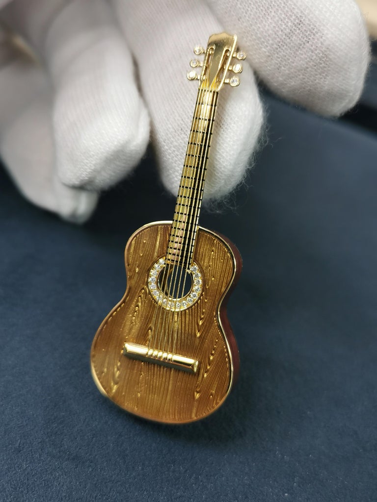 Enamel, Diamonds 18K Yellow Gold Spanish Guitar Brooch, Brs 0267-6