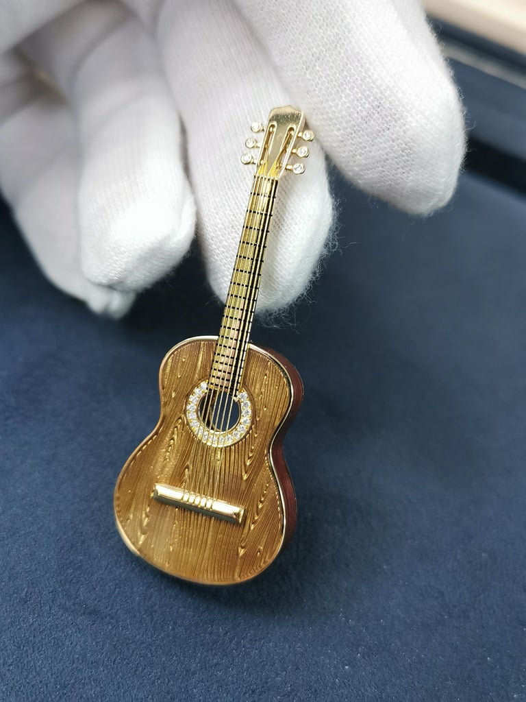 Enamel, Diamonds 18K Yellow Gold Spanish Guitar Brooch, Brs 0267-6