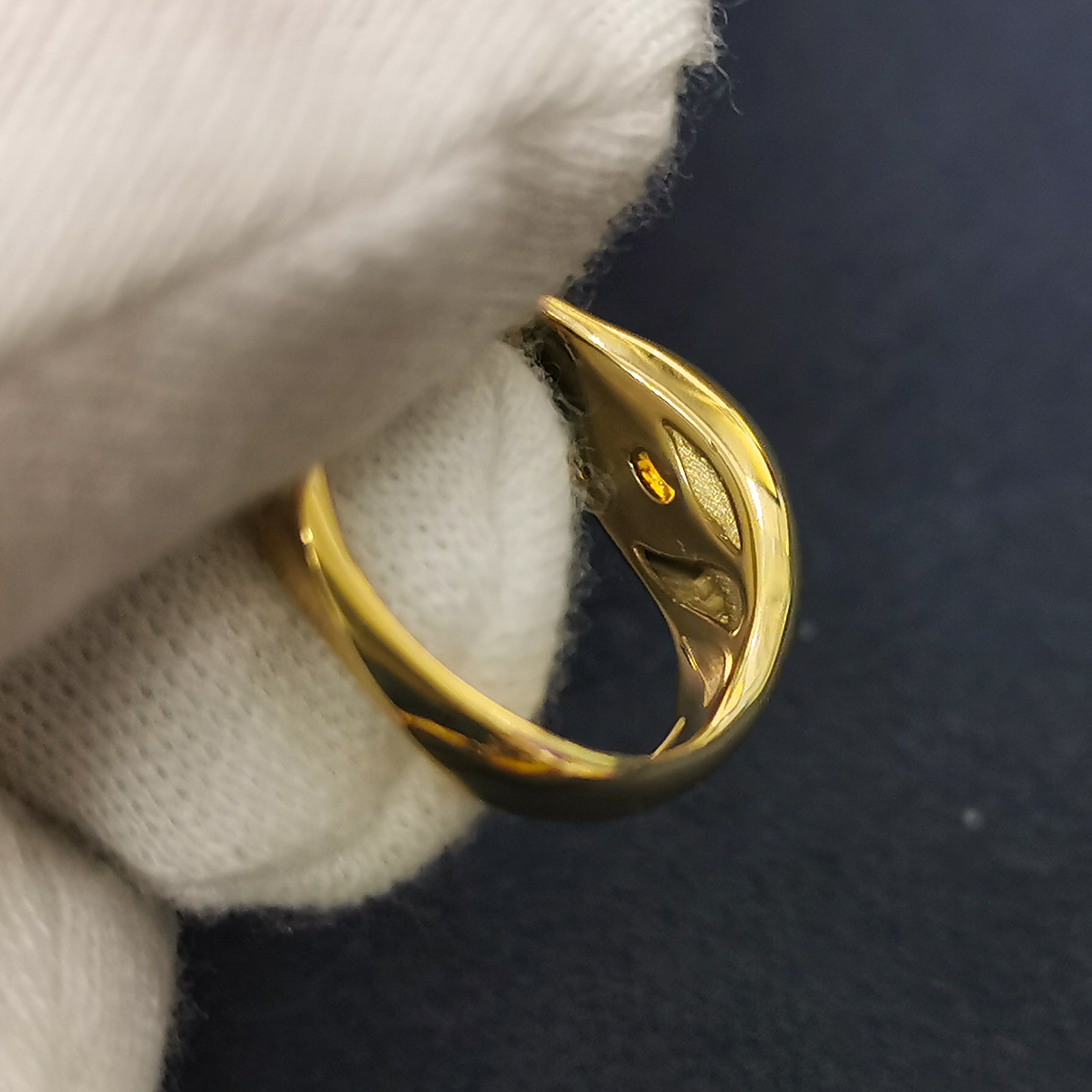 R 0123-6 18K Yellow Gold, Enamel, Spessartine Garnet, Diamonds Ring