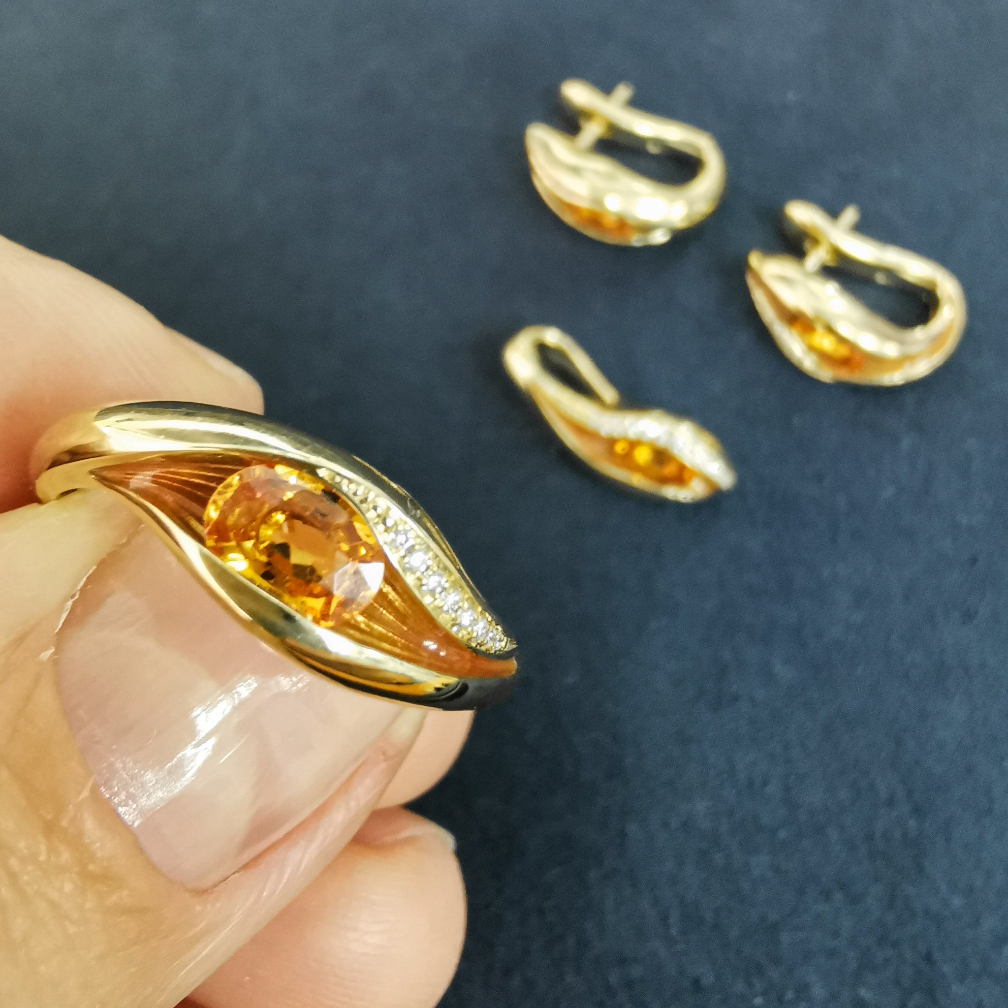 R 0123-6 18K Yellow Gold, Enamel, Spessartine Garnet, Diamonds Ring