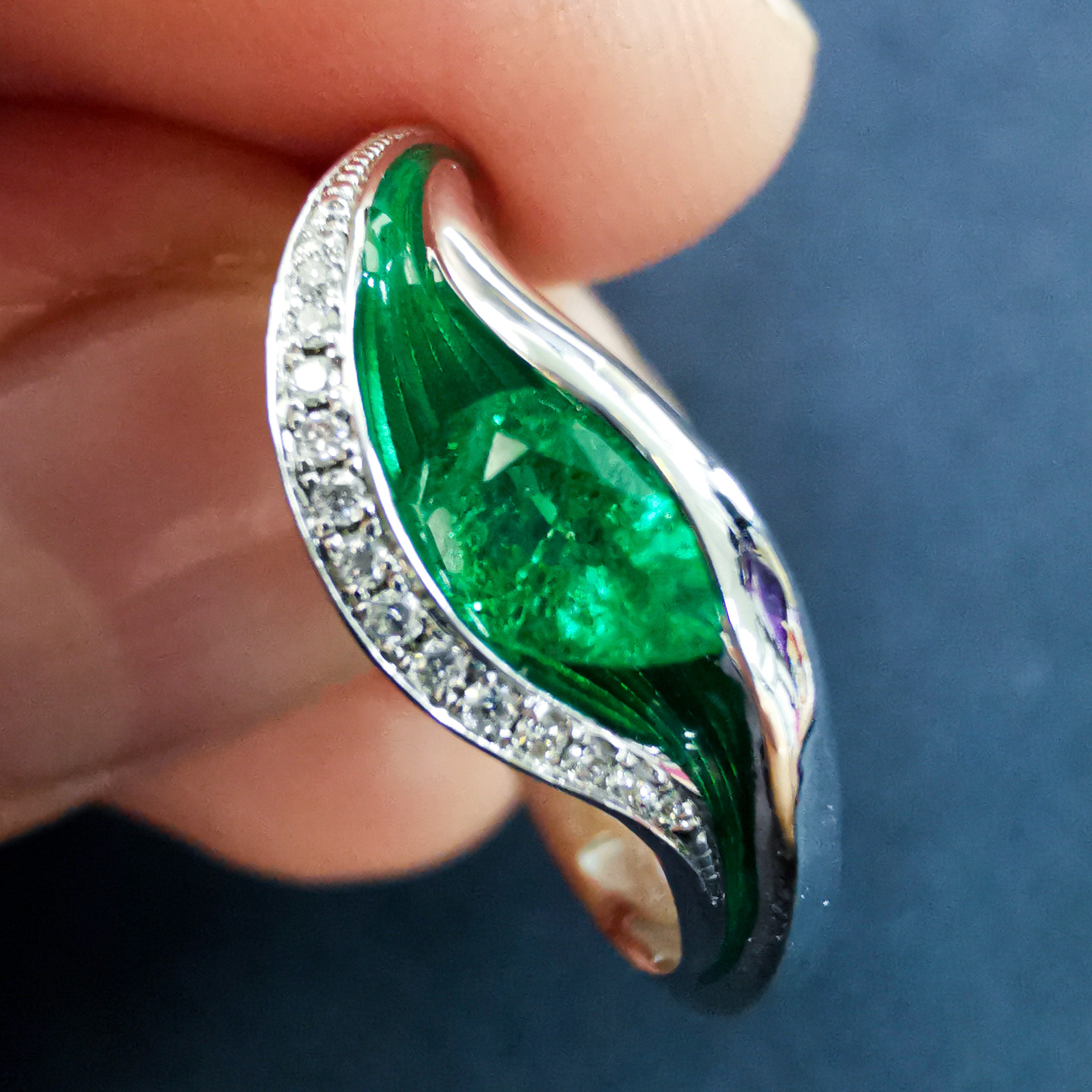 R 0123-7 18K White Gold, Enamel, Emerald, Diamonds Ring