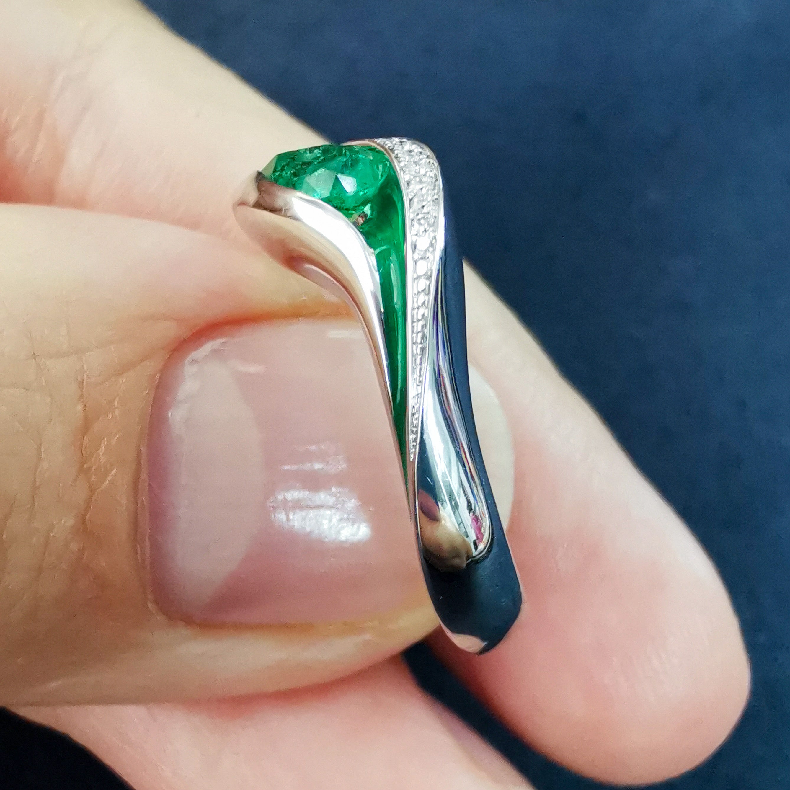 R 0123-7 18K White Gold, Enamel, Emerald, Diamonds Ring