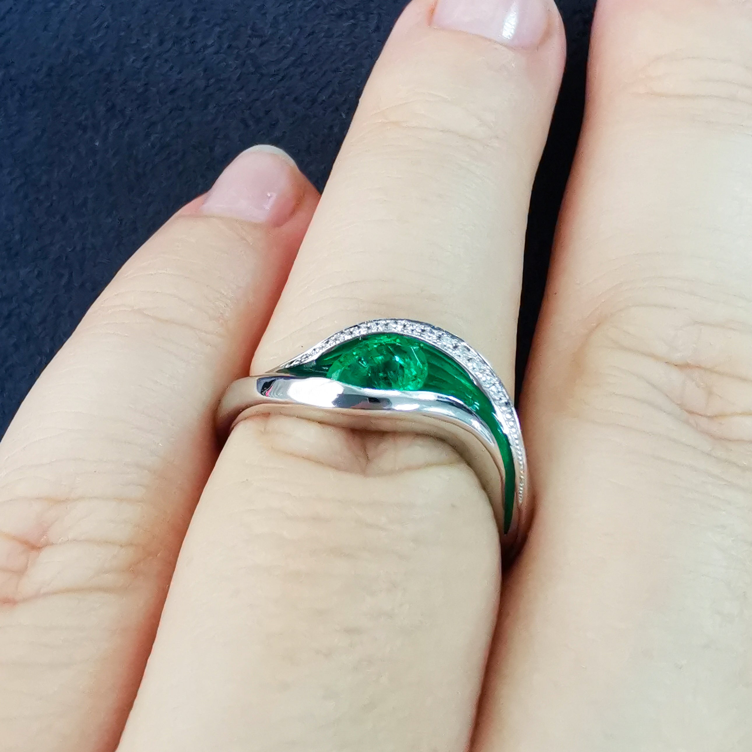 R 0123-7 18K White Gold, Enamel, Emerald, Diamonds Ring