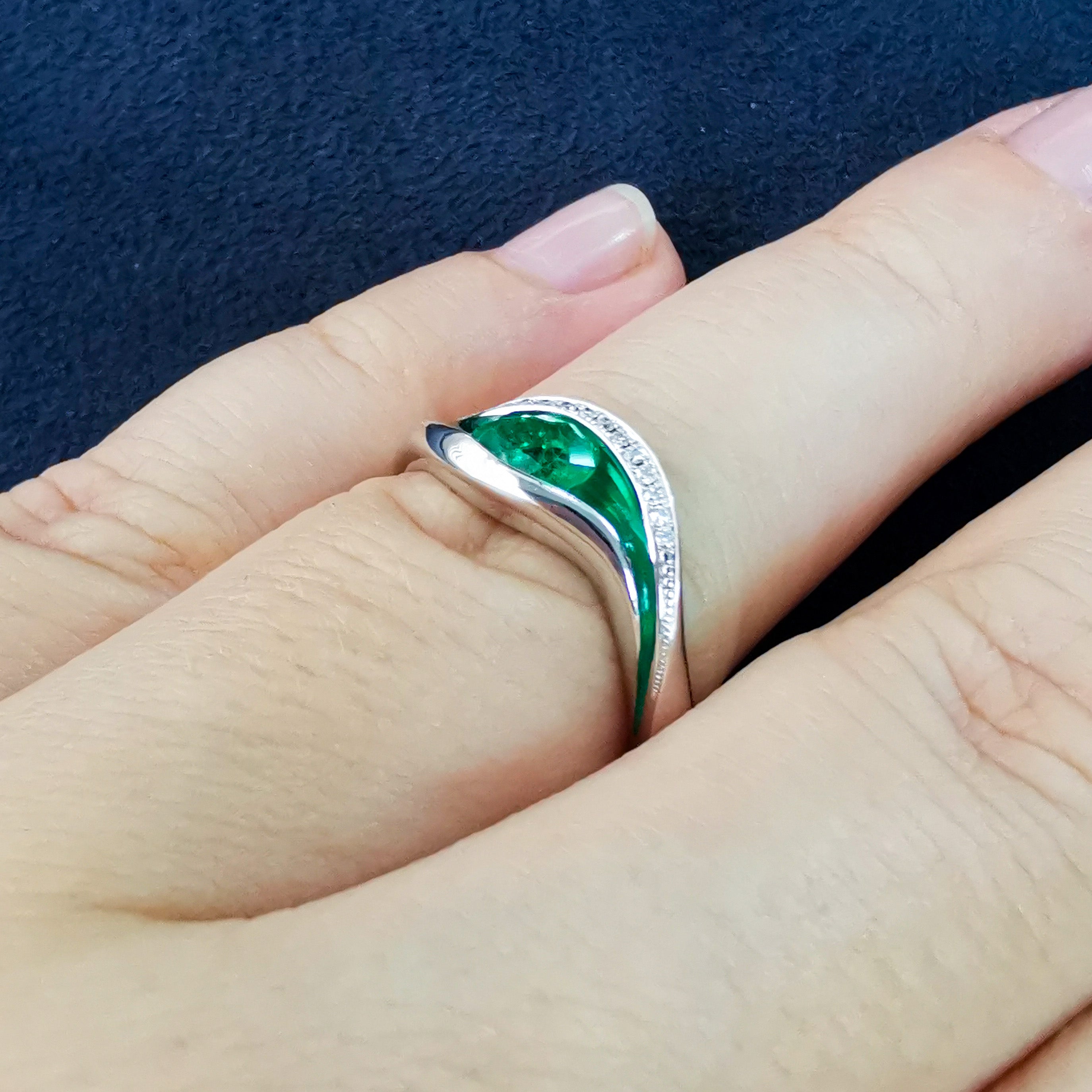 R 0123-7 18K White Gold, Enamel, Emerald, Diamonds Ring
