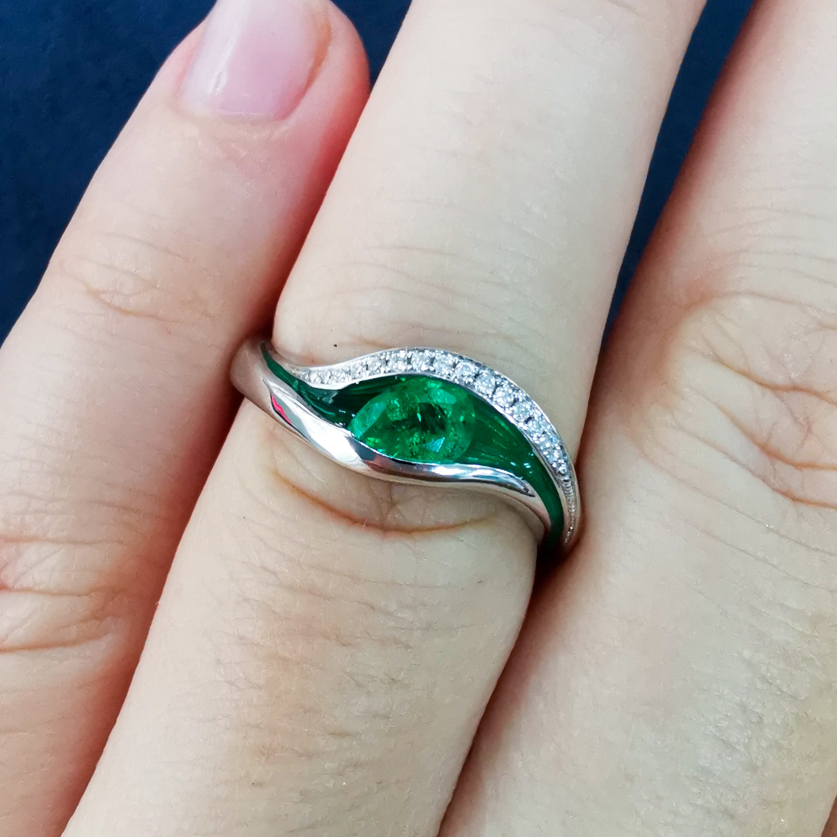 R 0123-7 18K White Gold, Enamel, Emerald, Diamonds Ring