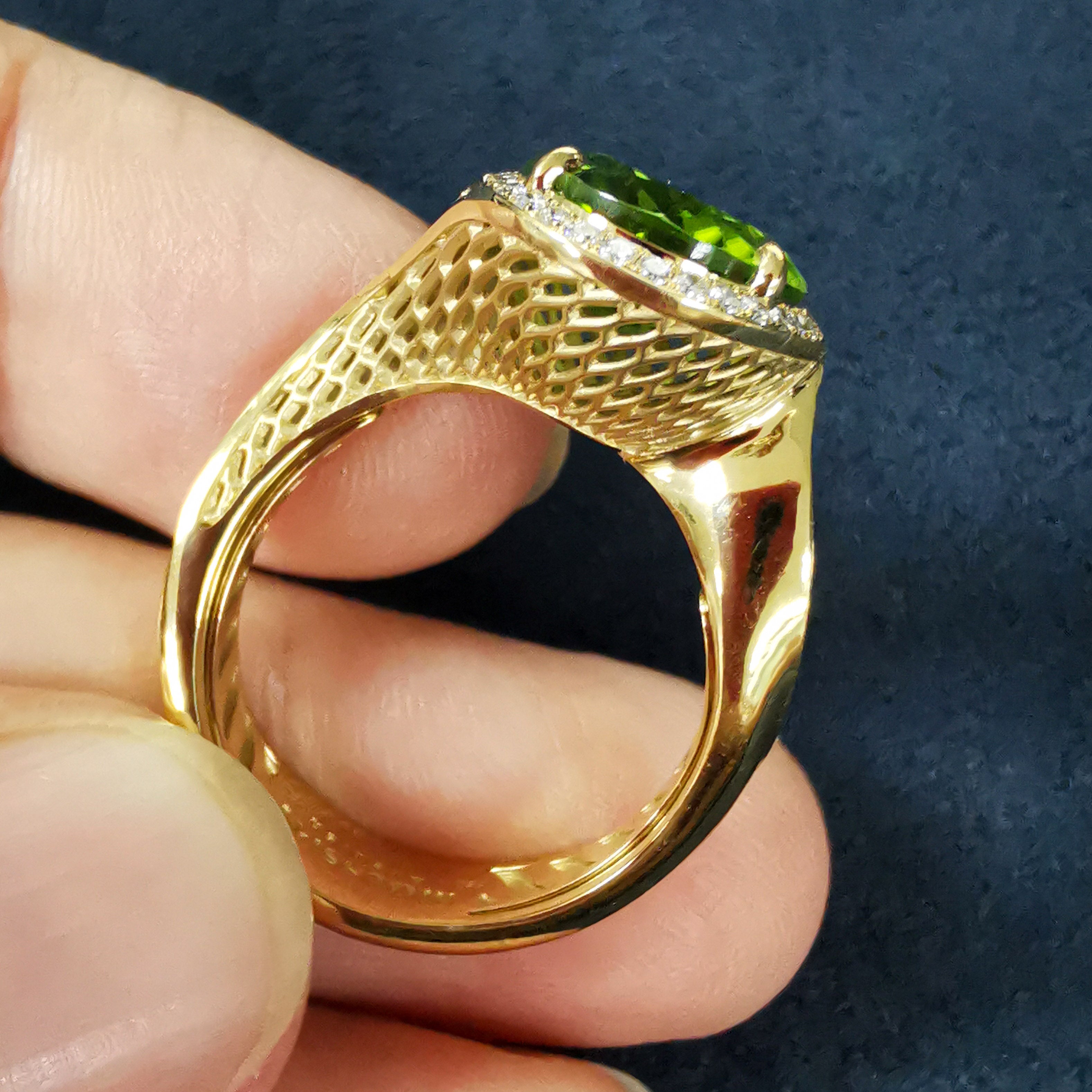 Peridot, Diamonds, 18K Yellow Gold Ring, R 0144-2