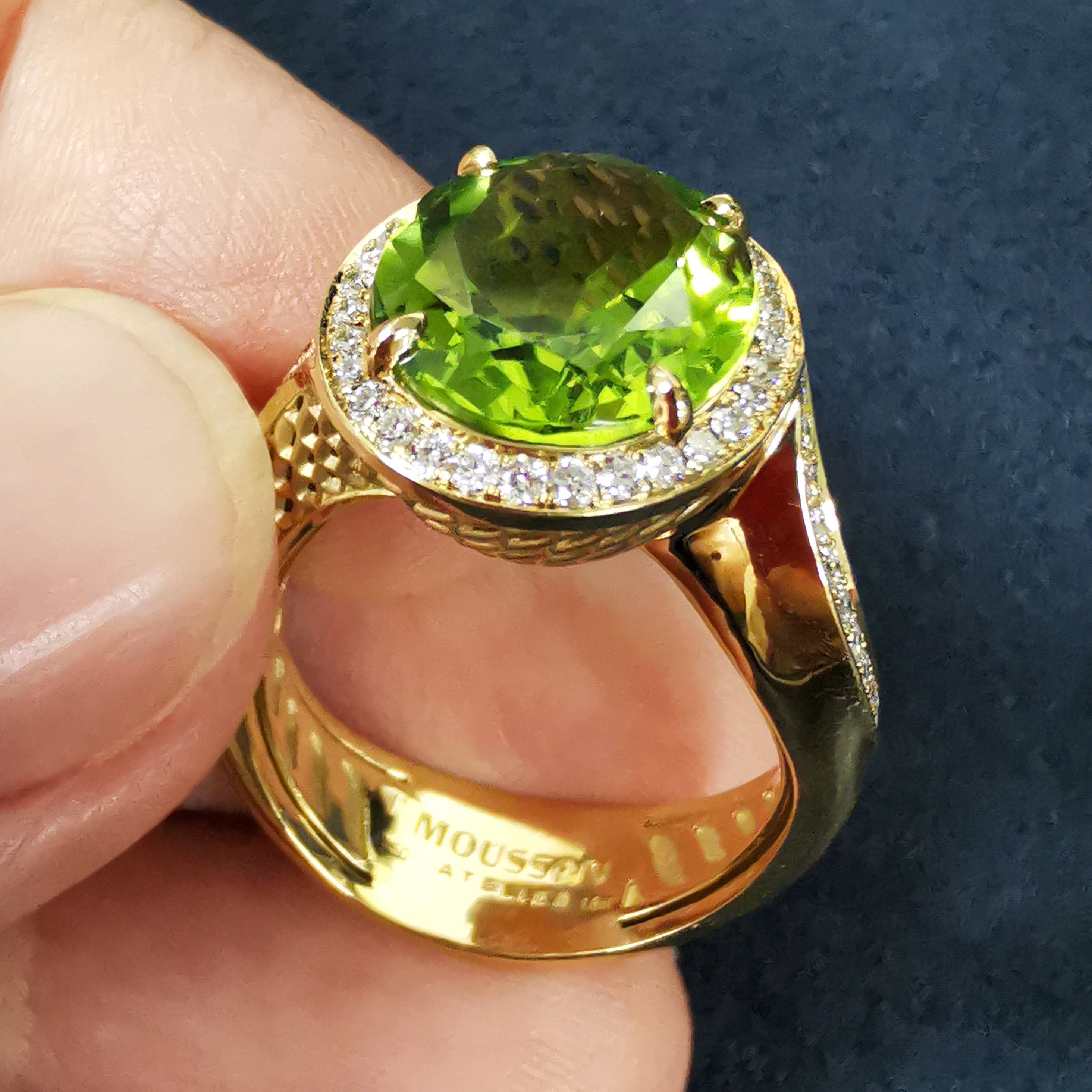 Peridot, Diamonds, 18K Yellow Gold Ring, R 0144-2