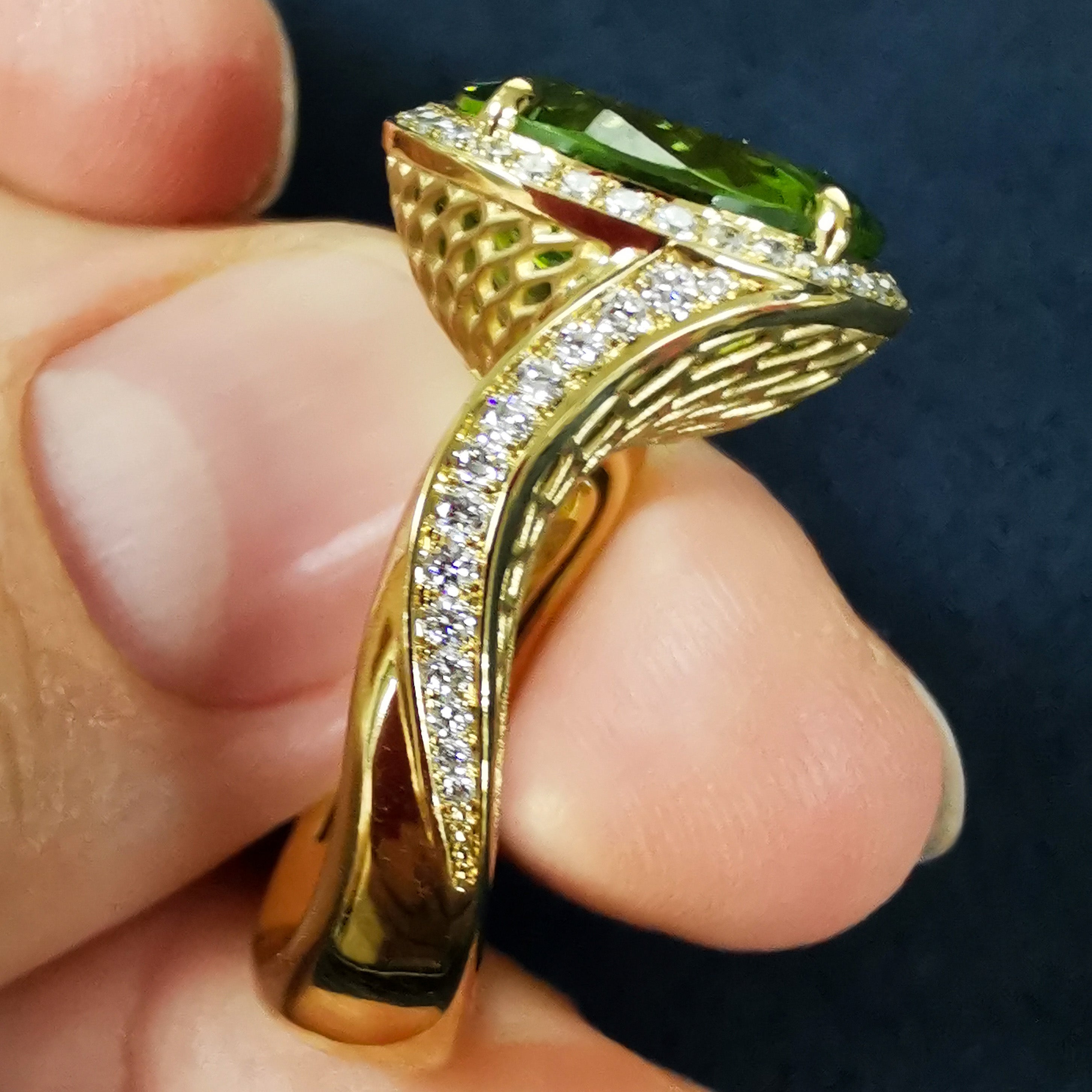 R 0144-2, 18K Yellow Gold, Peridot, Diamonds Ring