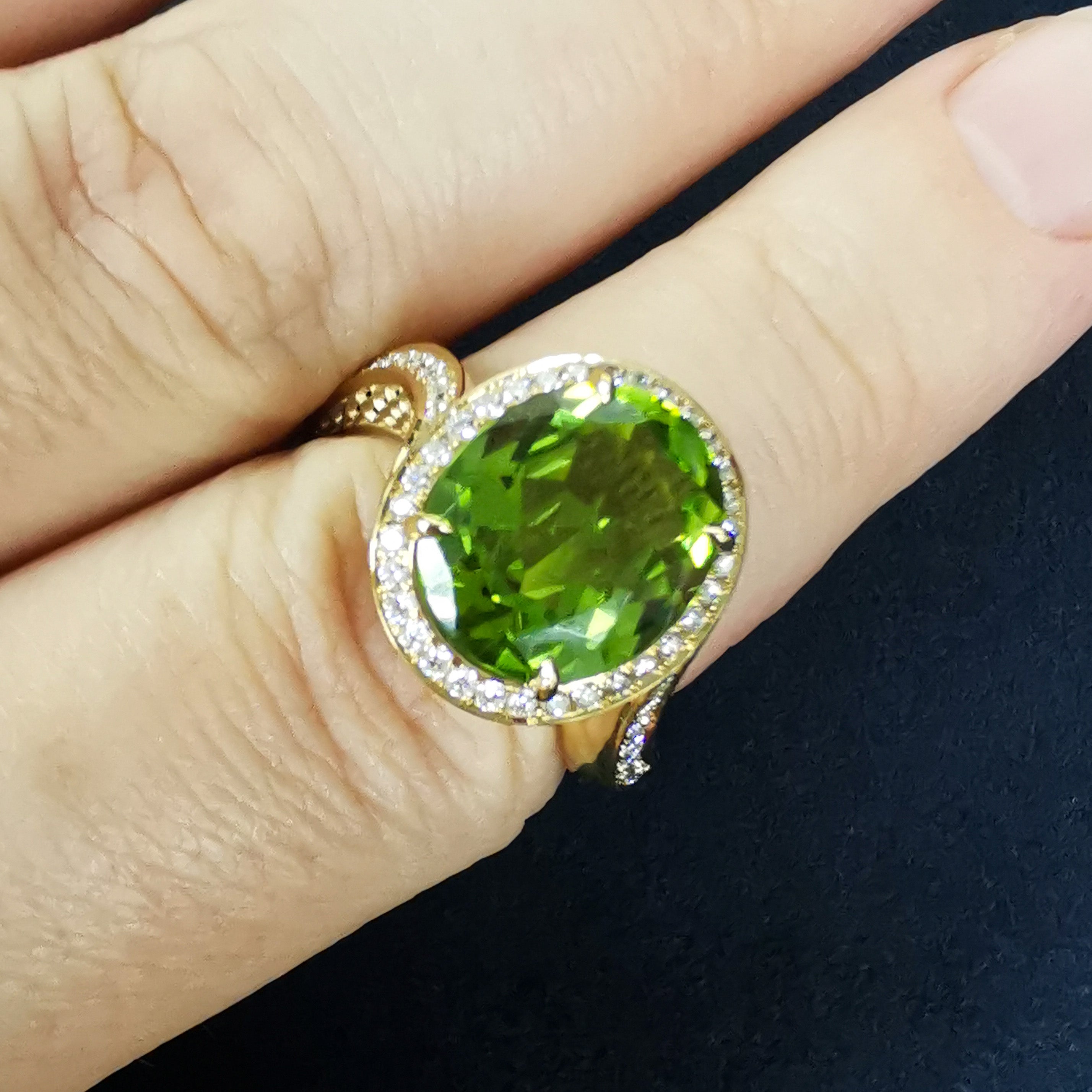 Peridot, Diamonds, 18K Yellow Gold Ring, R 0144-2