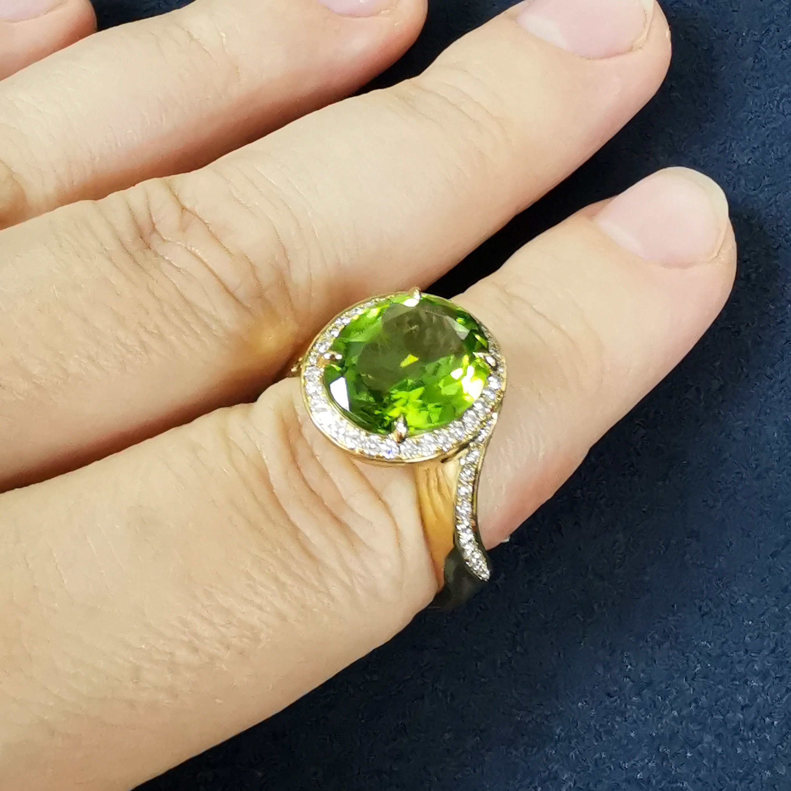 Peridot, Diamonds, 18K Yellow Gold Ring, R 0144-2