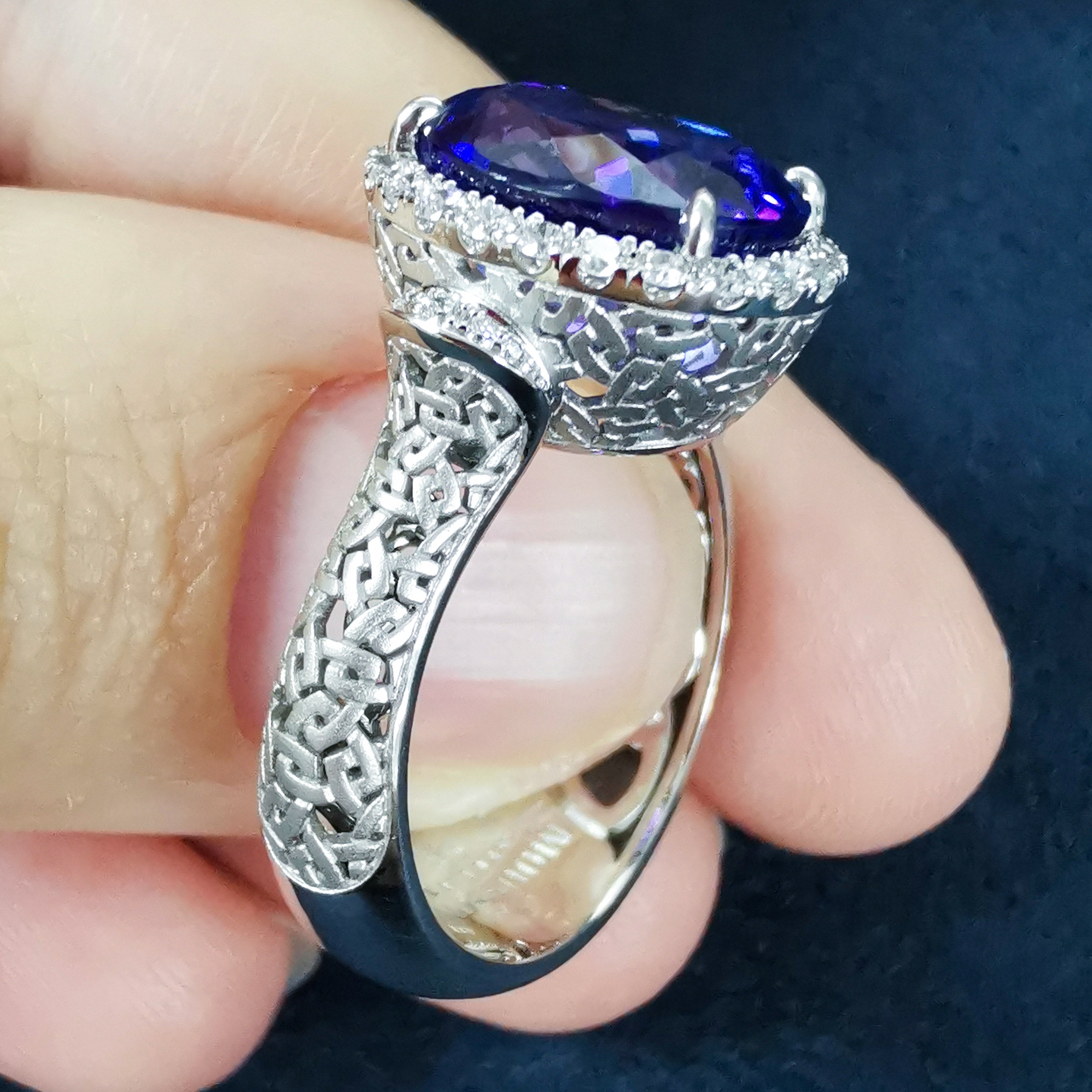 Tanzanite, Diamonds 18K White Gold Ring, R 0144-11