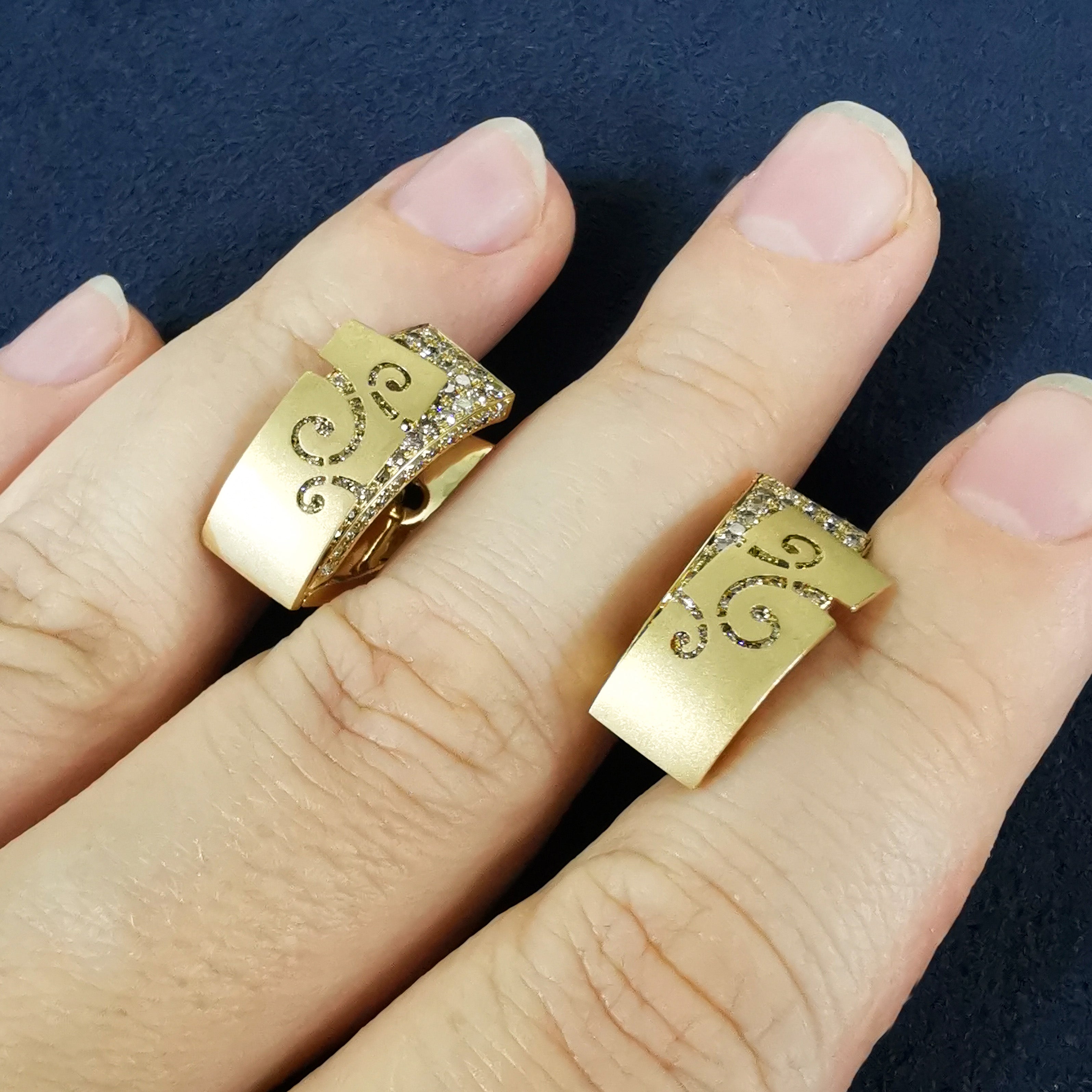 E 0003-3, 18K Yellow Gold, Champagne Diamonds Earrings