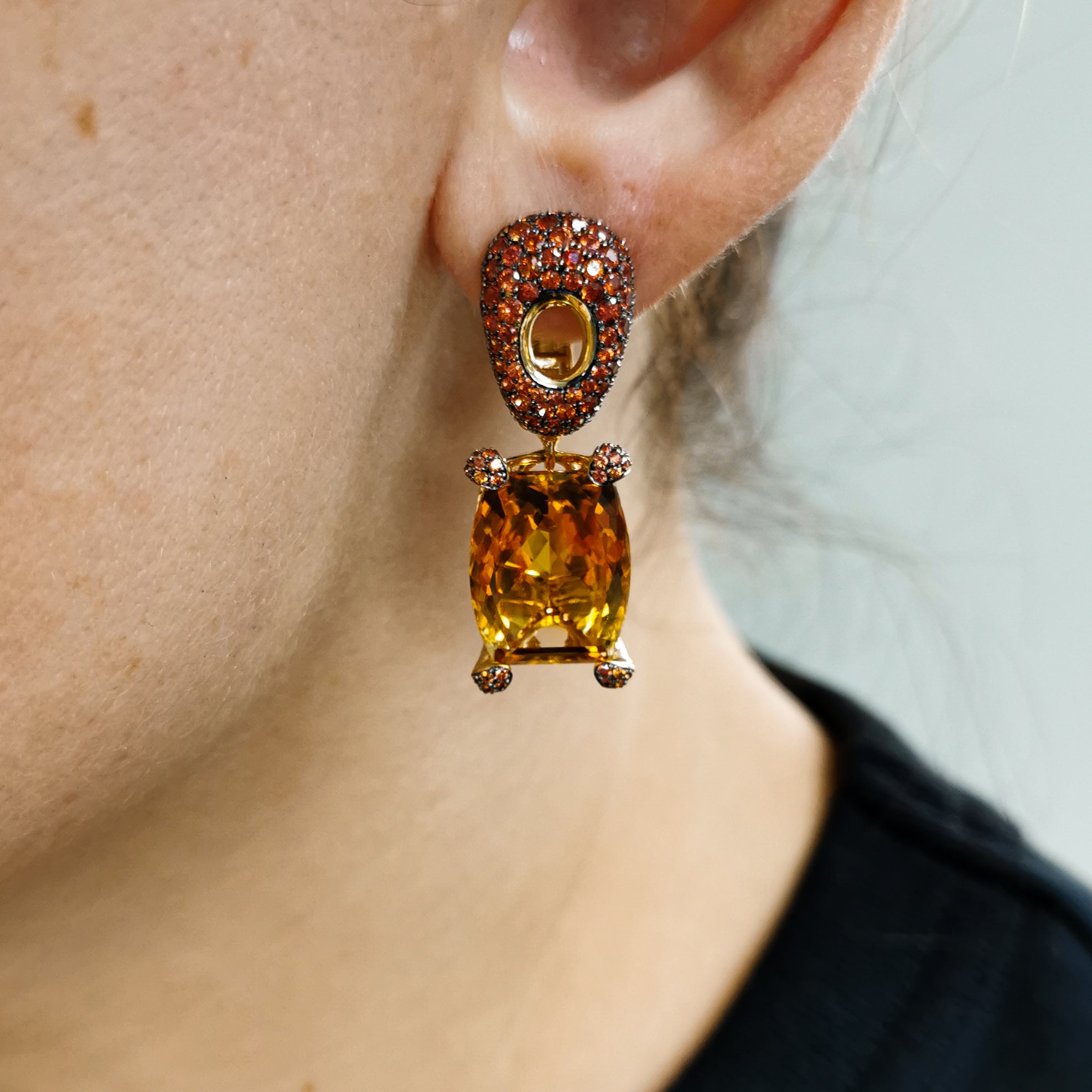 E 0049-1, 18K Yellow Gold, Citrine, Orange Sapphire Earrings