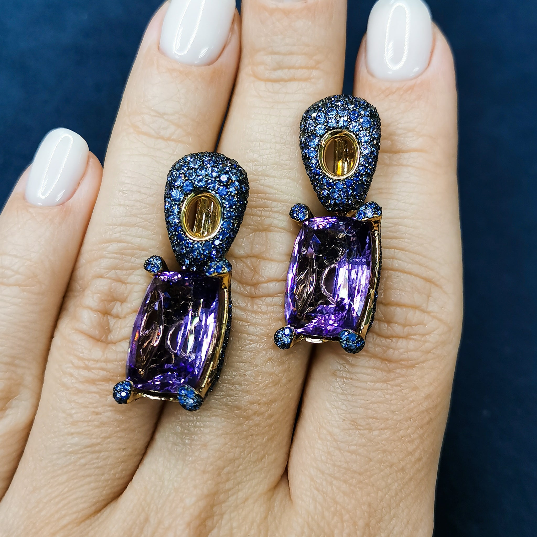 Amethyst, Sapphires 18K Yellow Gold Earrings, E 0049-1