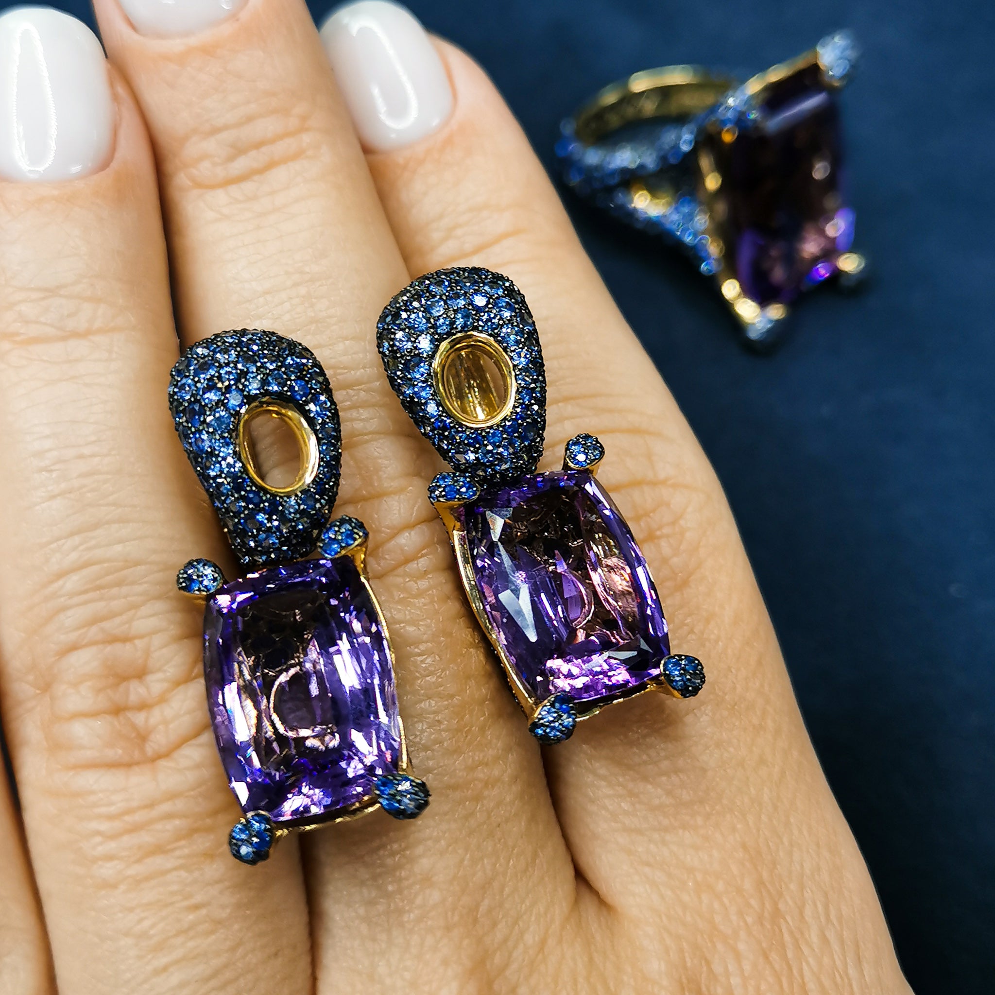 Amethyst, Sapphires 18K Yellow Gold Earrings, E 0049-1