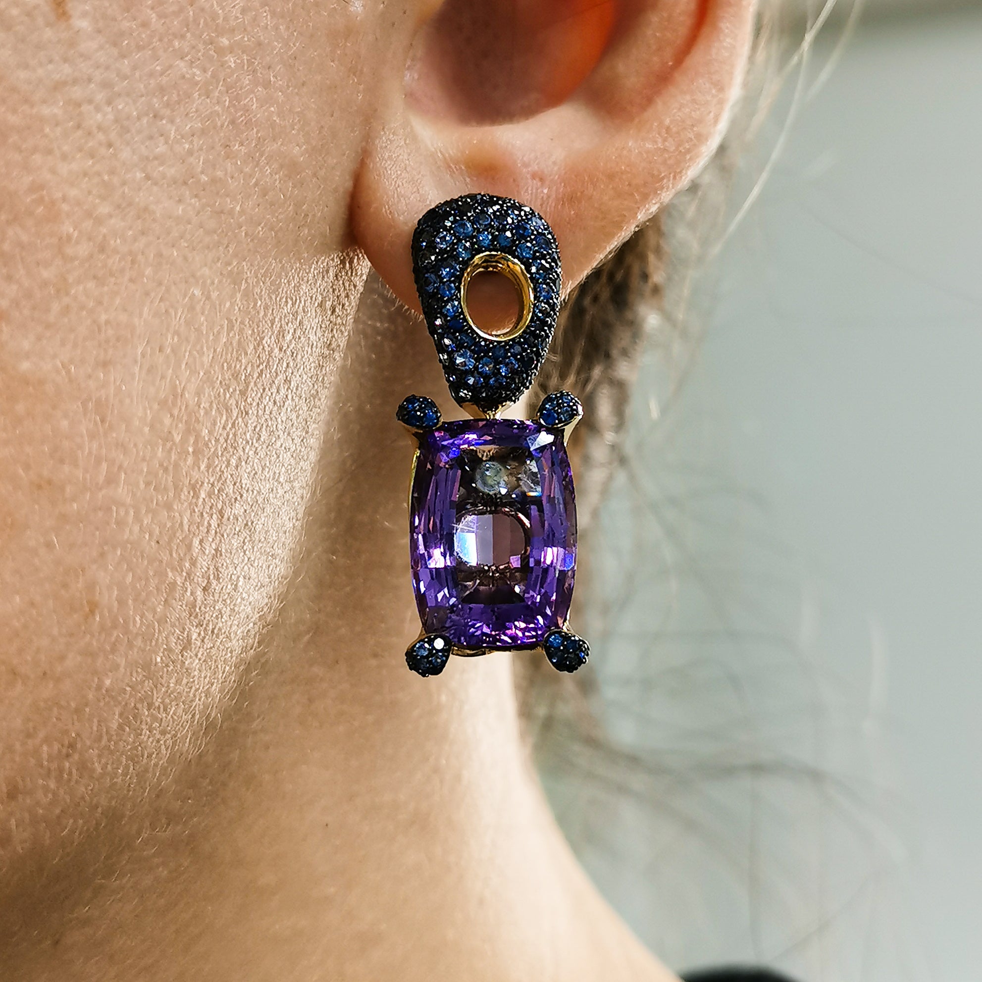 Amethyst, Sapphires 18K Yellow Gold Earrings, E 0049-1
