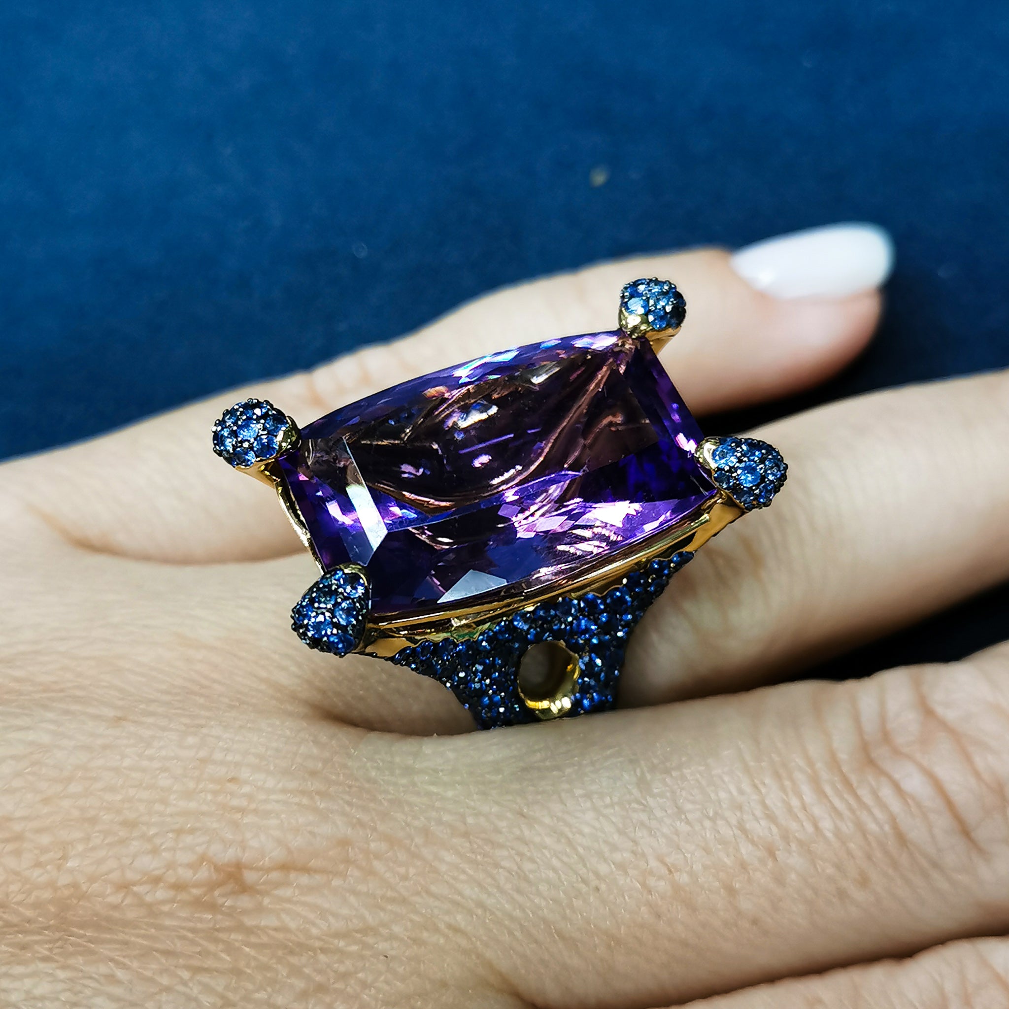 Amethyst, Sapphires 18K Yellow Gold Ring, R 0049-0