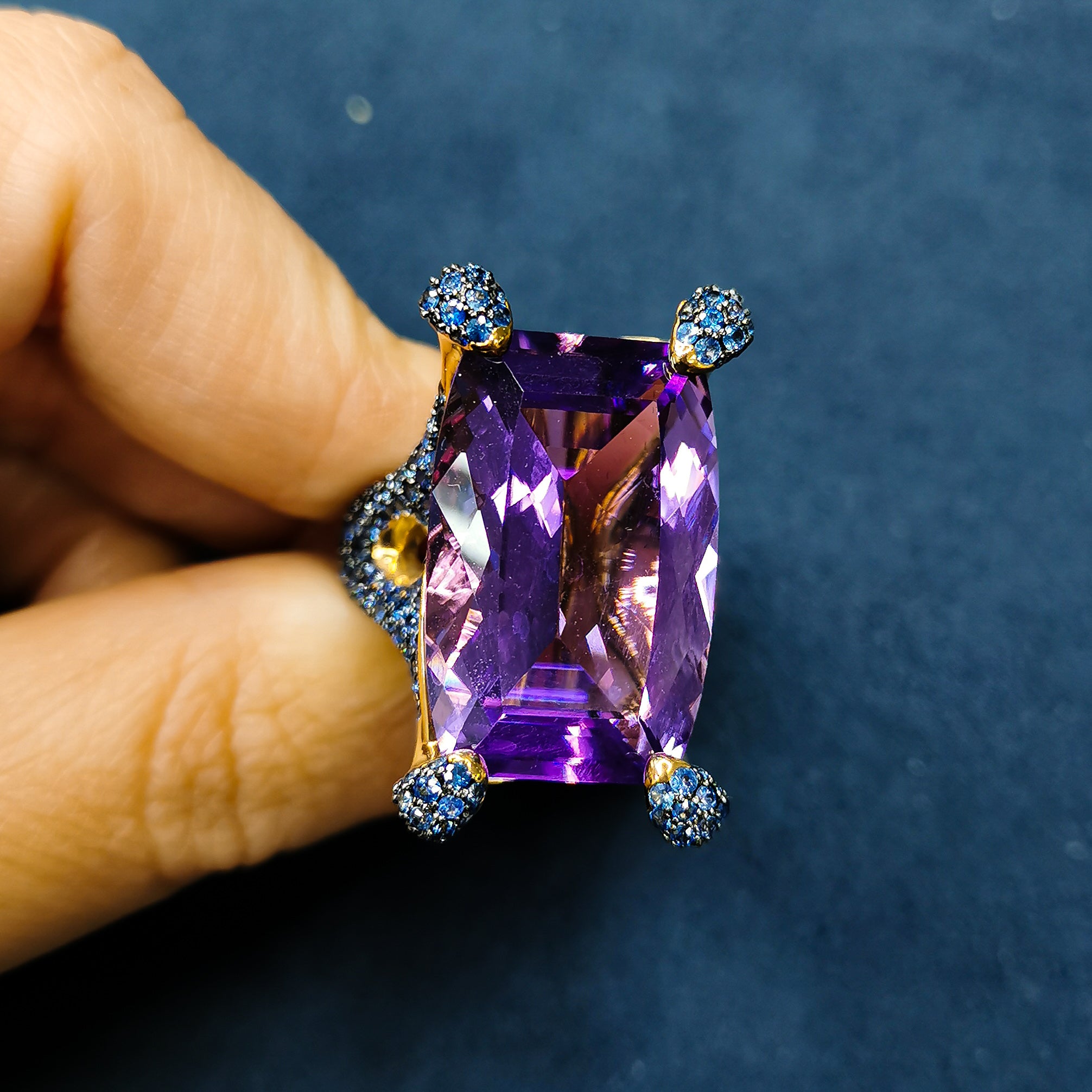 Amethyst, Sapphires 18K Yellow Gold Ring, R 0049-0