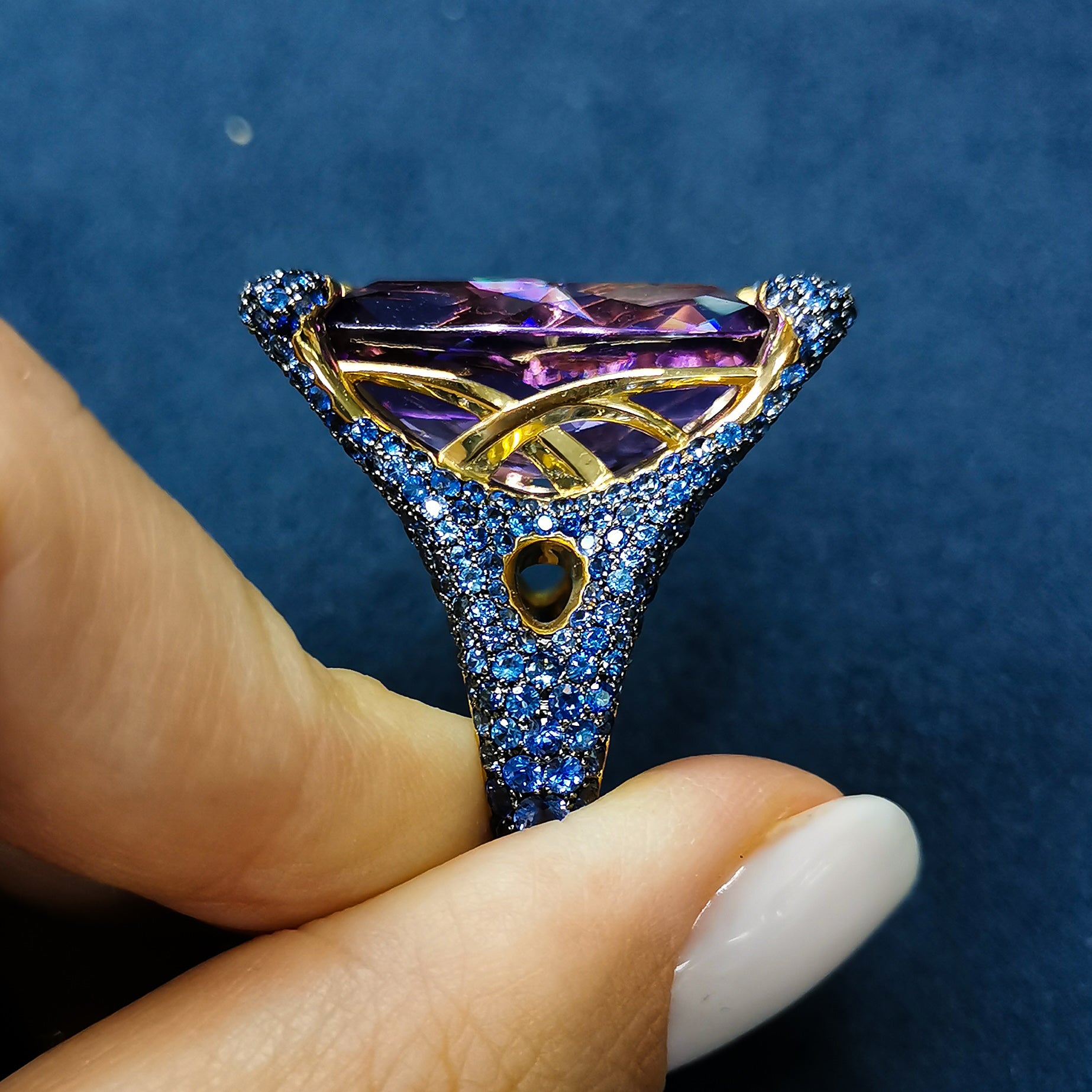 Amethyst, Sapphires 18K Yellow Gold Ring, R 0049-0