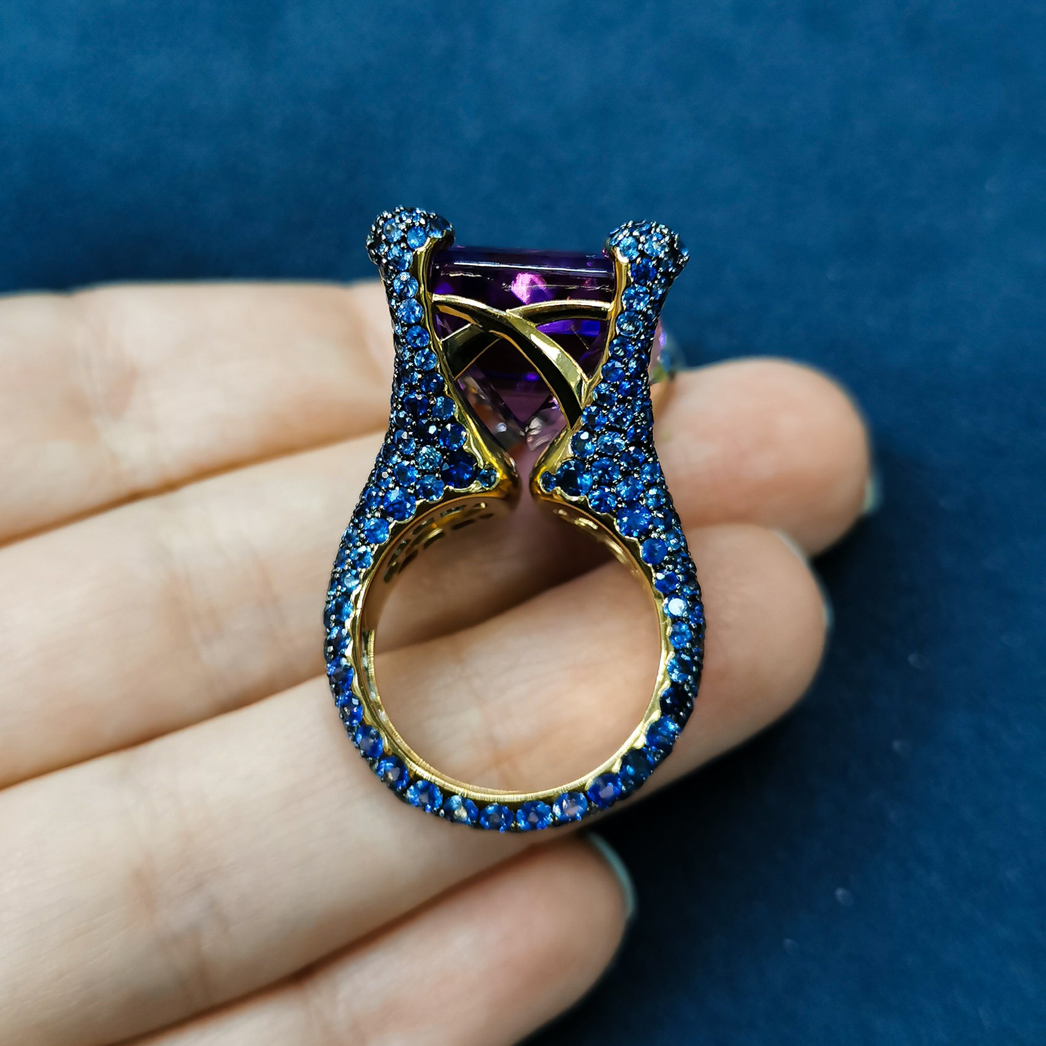 Amethyst, Sapphires 18K Yellow Gold Ring, R 0049-0