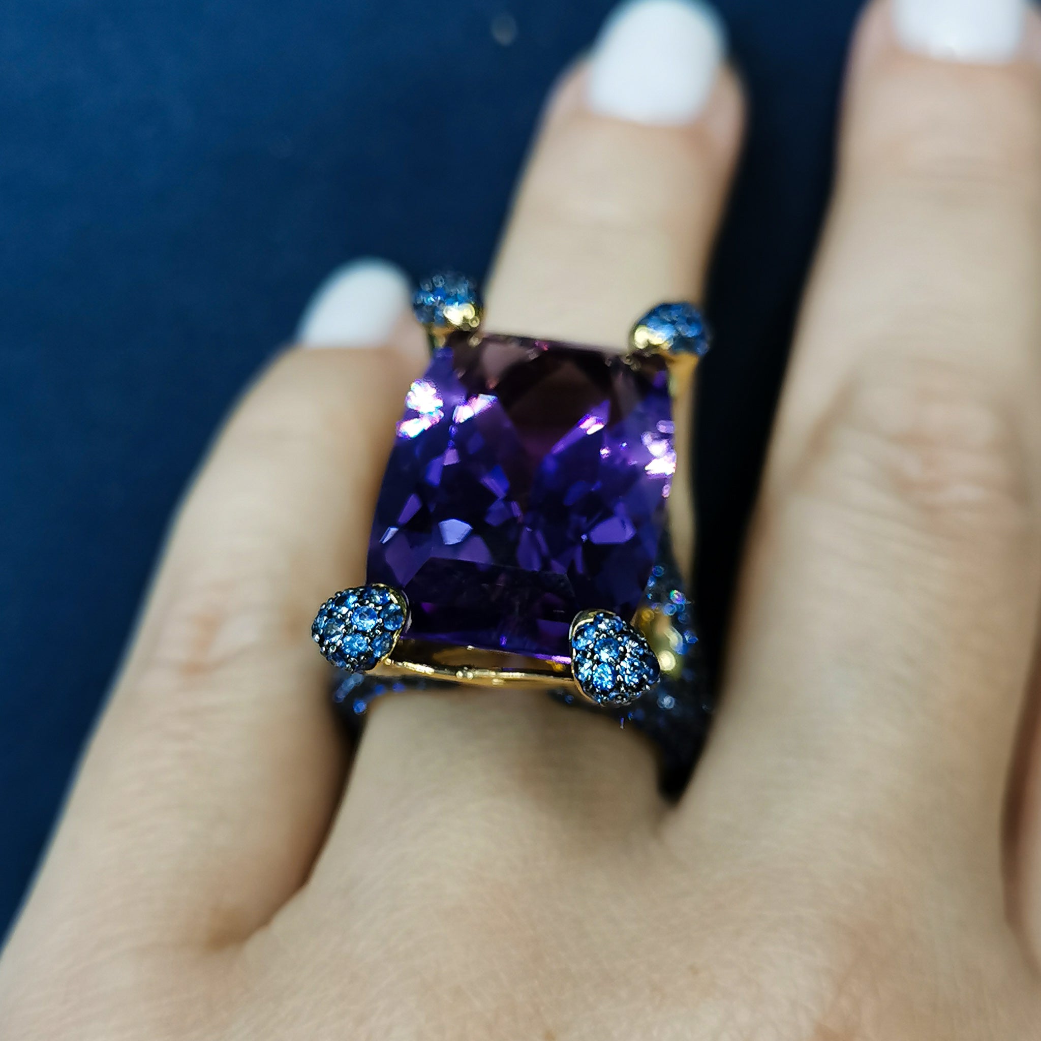 Amethyst, Sapphires 18K Yellow Gold Ring, R 0049-0